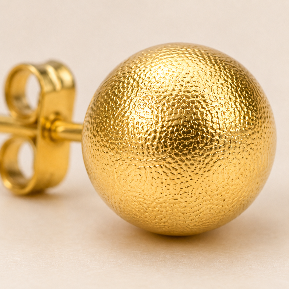 Brinco Bola Fosqueado Banhado a Ouro 18k - 8 mm