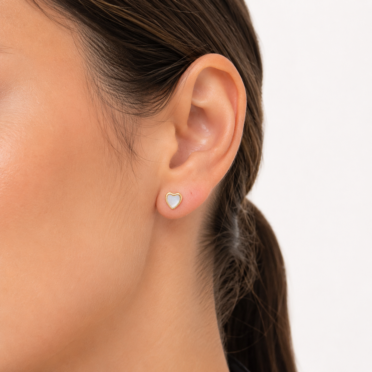 Brinco Coração Banhado a Ouro 18k Madrepérola - 7 mm