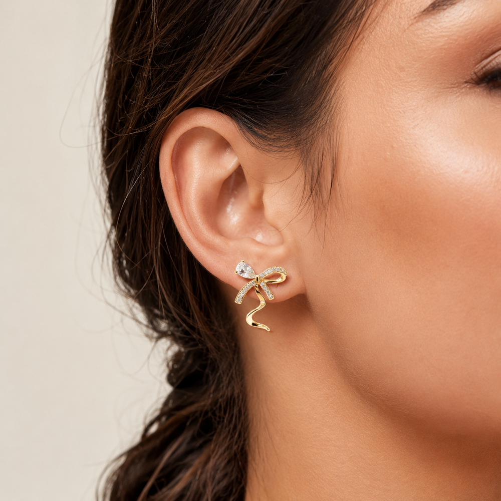 Brinco Laço Cravejado Banhado a Ouro 18k com Zircônias - 2 cm