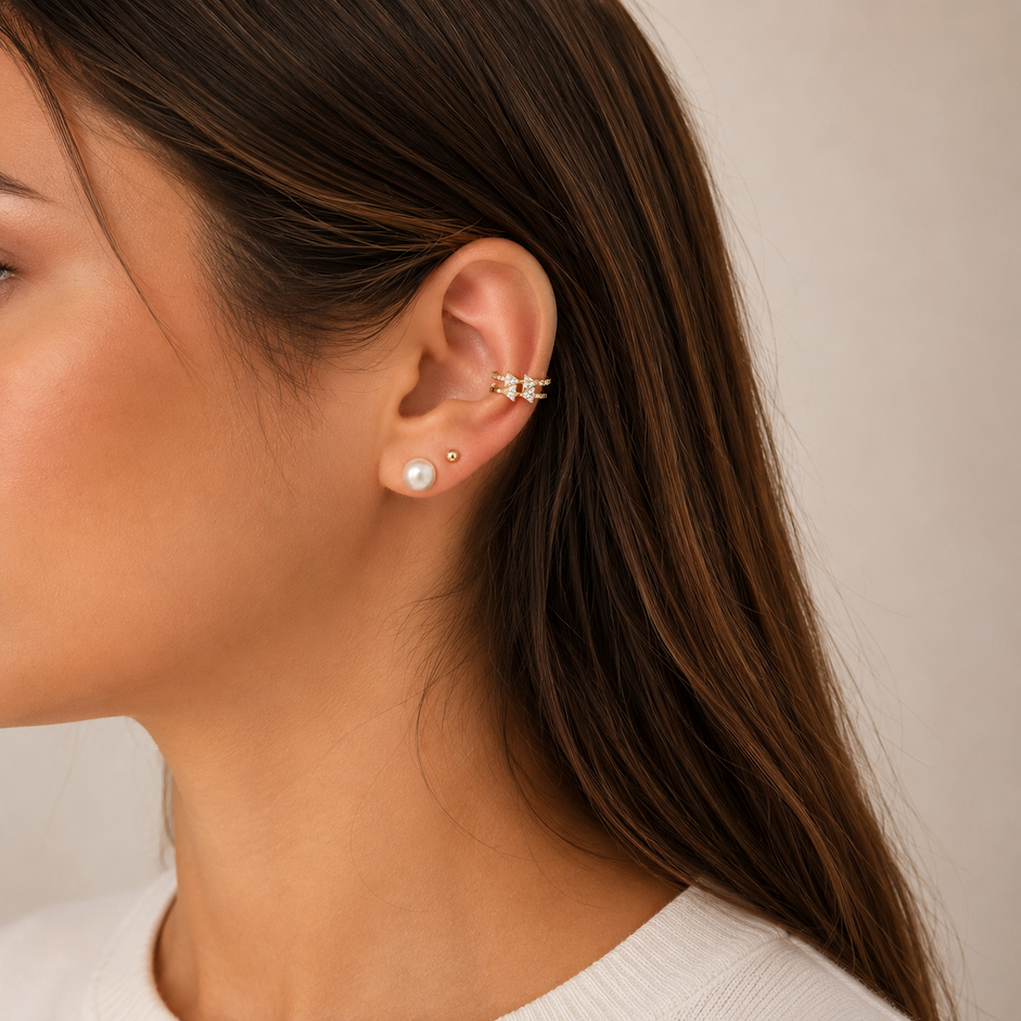 Brinco Cartilagem Piercing Fake 4 Pedras Banhado a Ouro 18k com Zircônias - 1 cm