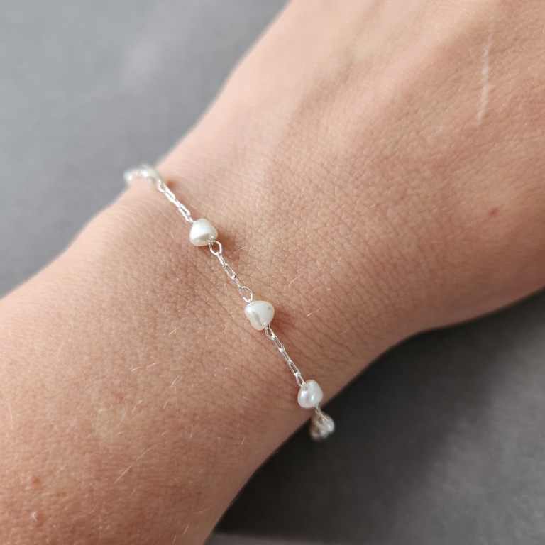 PULSEIRA PRATA PÉROLAS CORAÇÃO