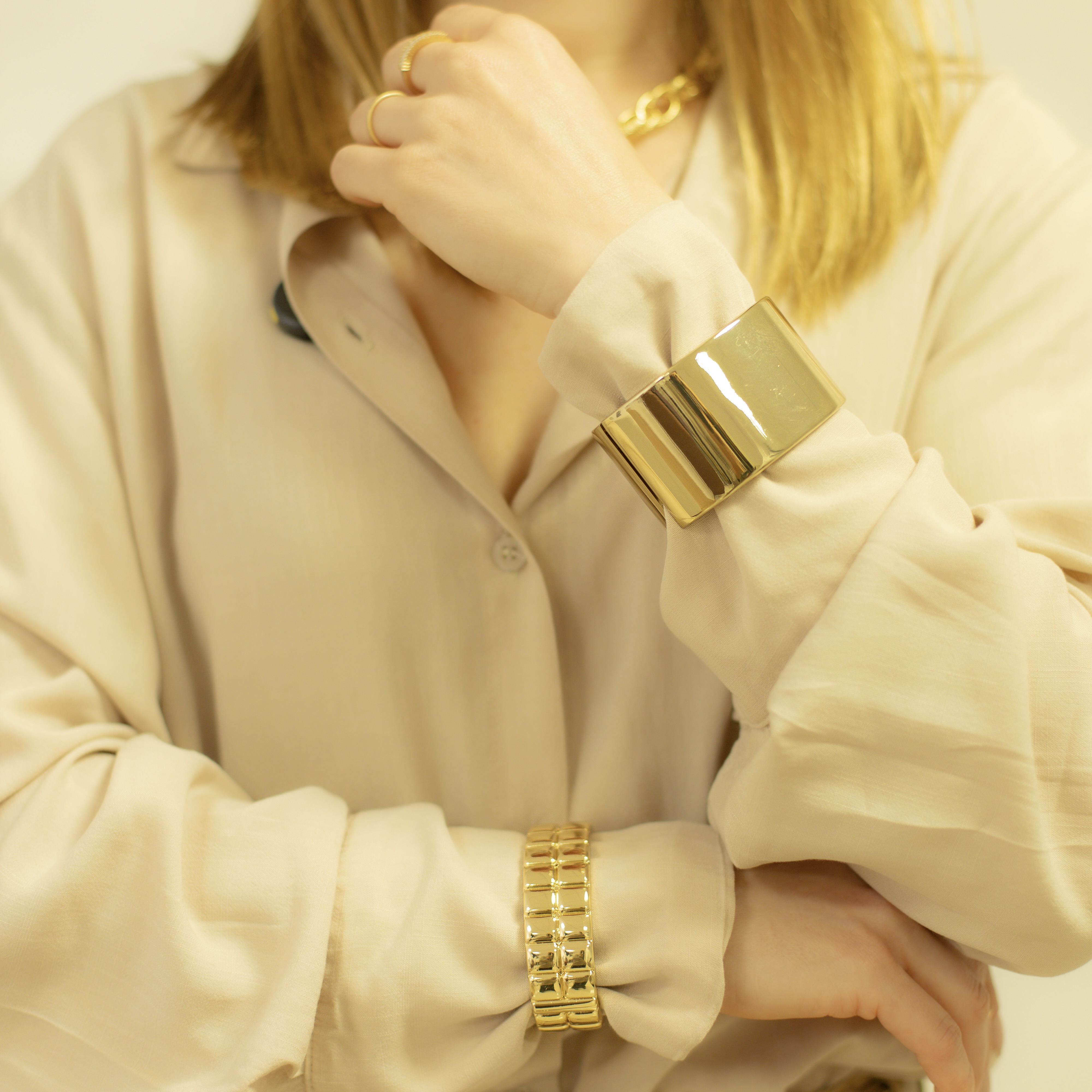 04.0176.0.O - Bracelete largo liso com borda reta