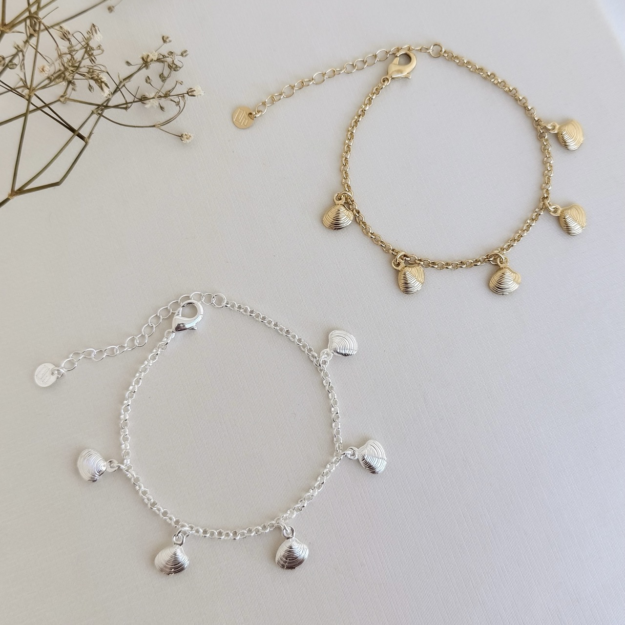 12.2206.0.S - Pulseira quatro conchas desenhadas em corrente elo portugues