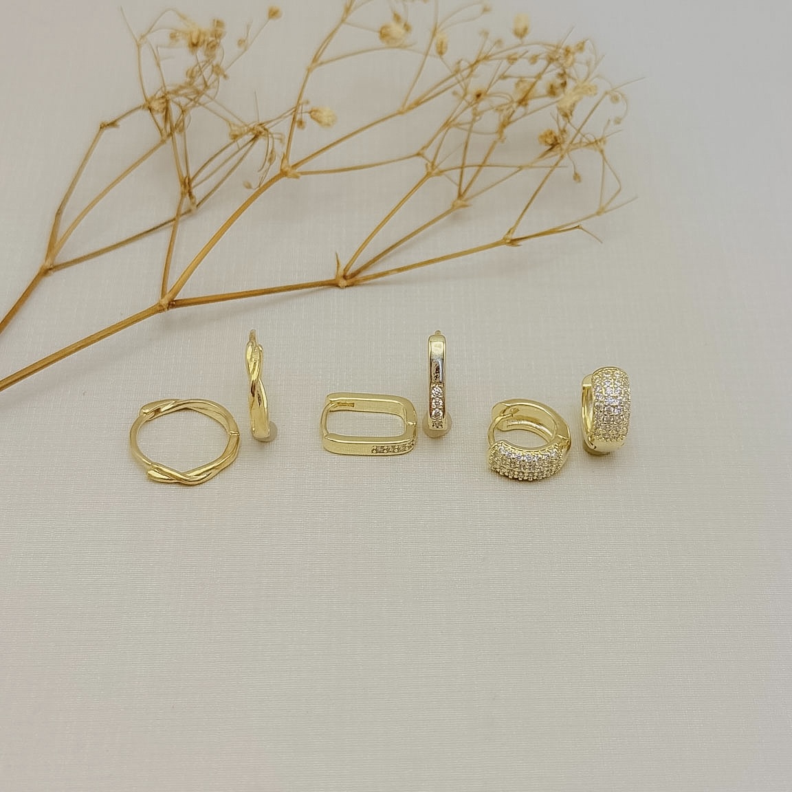 05.3215.1.O - Argola estilo clássica de quatro colunas e oito linhas com parte de trás lisa