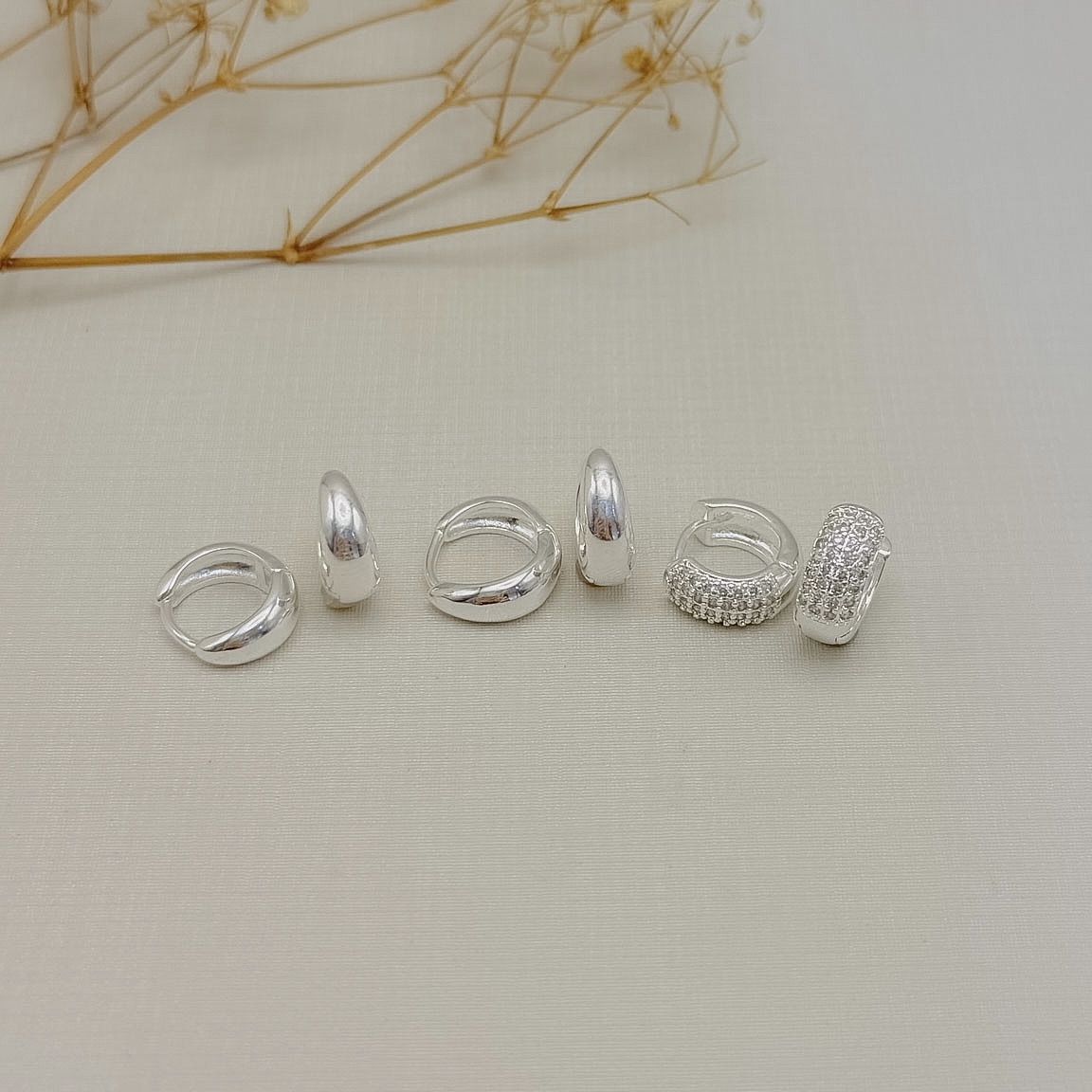 05.3215.1.S - Argola estilo clássica de quatro colunas e oito linhas com parte de trás lisa