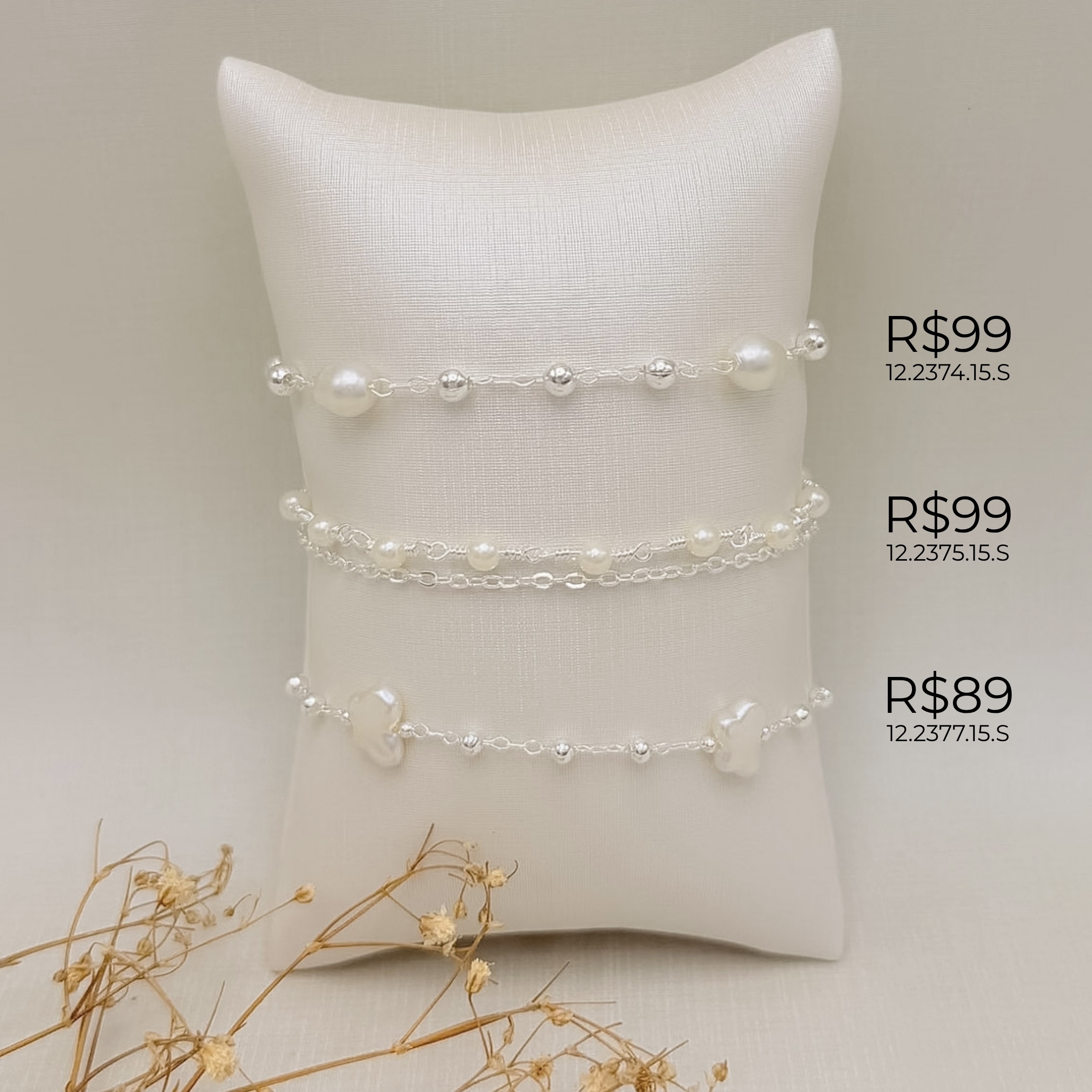 12.2377.15.S - Pulseira de mini bolinhas lisas com três borboletas em resina madre
