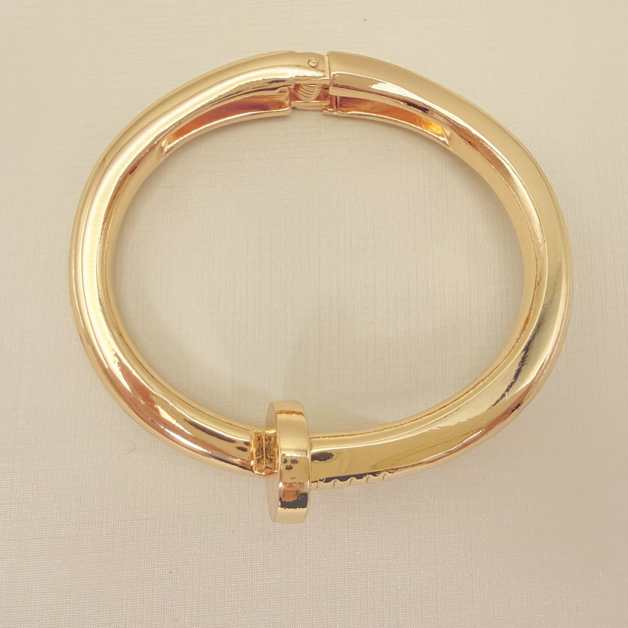 04.0217.0.O - Bracelete de prego grosso liso.