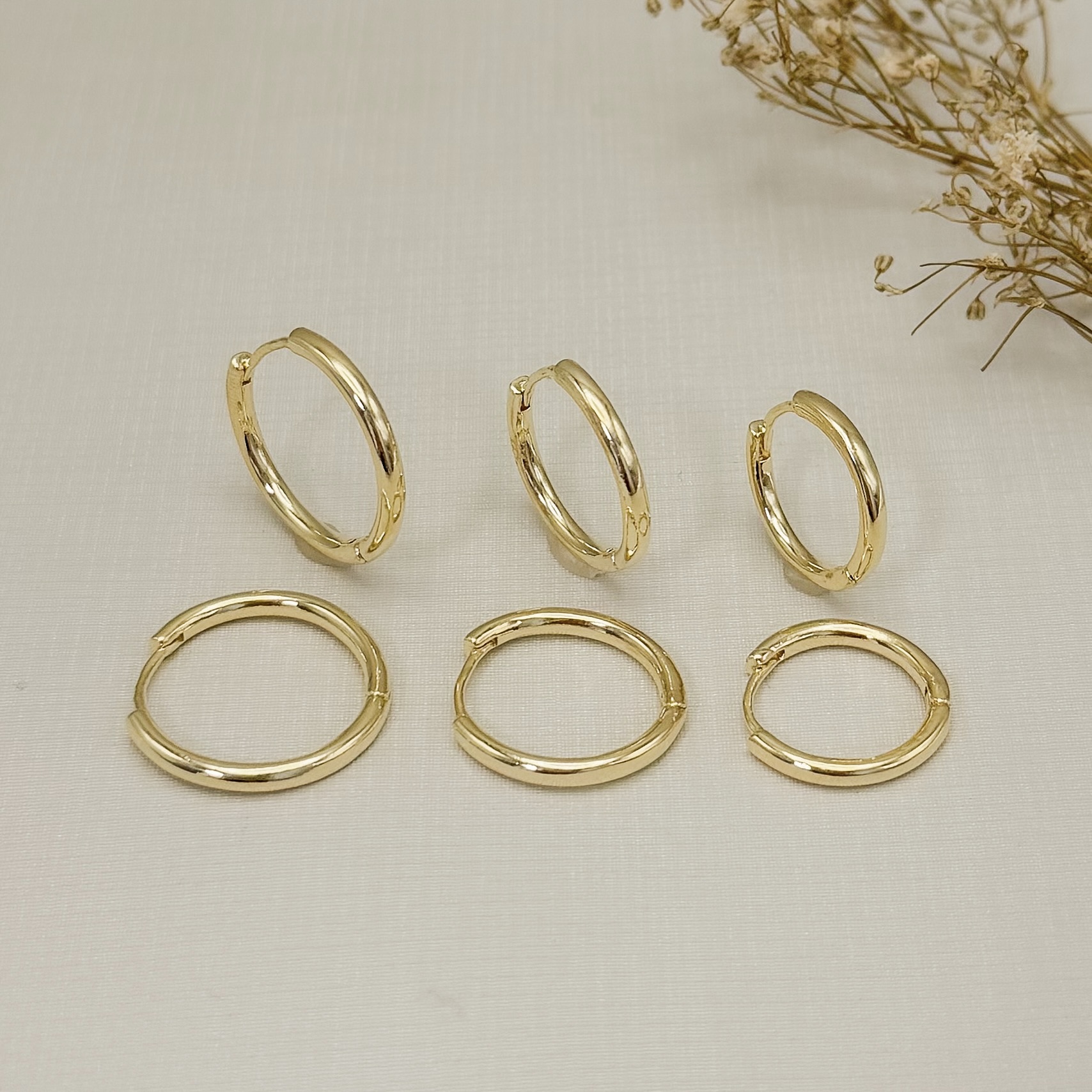 05.3178.0.O - (Tam.G) Argola estilo maxxi em tubo liso simples; bambolê pequeno.