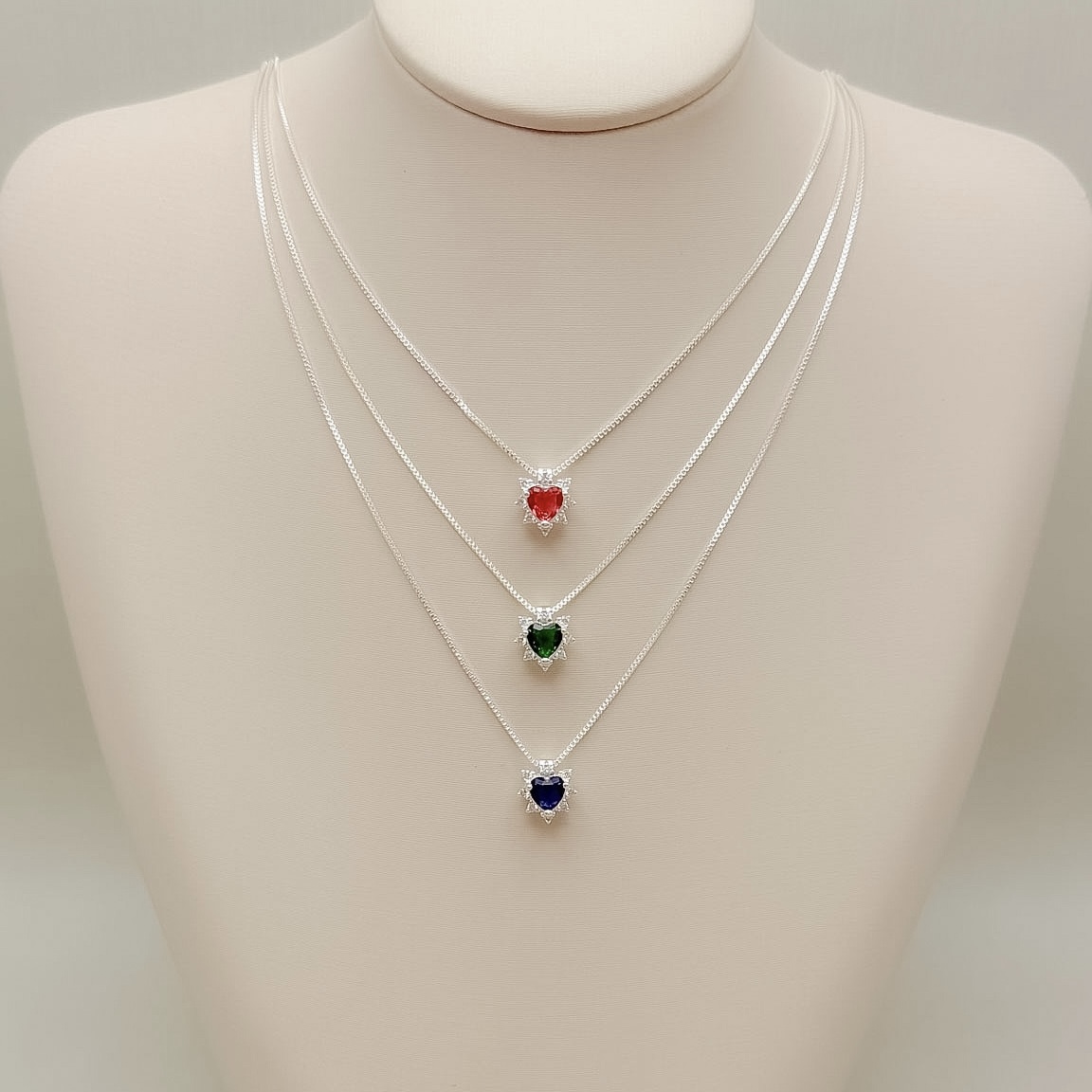 09.2527.5.S - (45) Colar de veneziana com pingente de coração com uma linha de aura com mini galeria