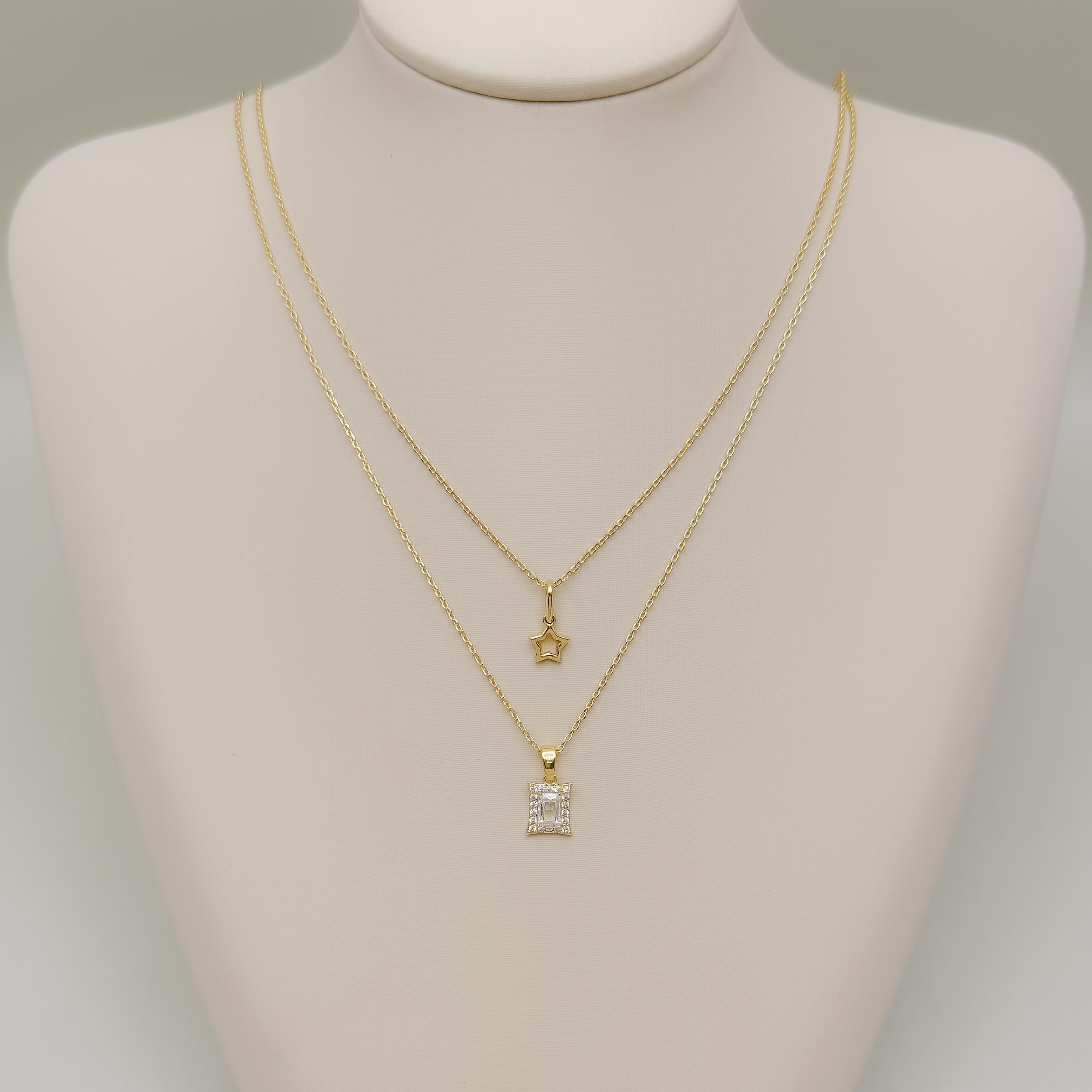 09.2556.0.O - Colar de elos cartier com pingente de escudo de Davi polido