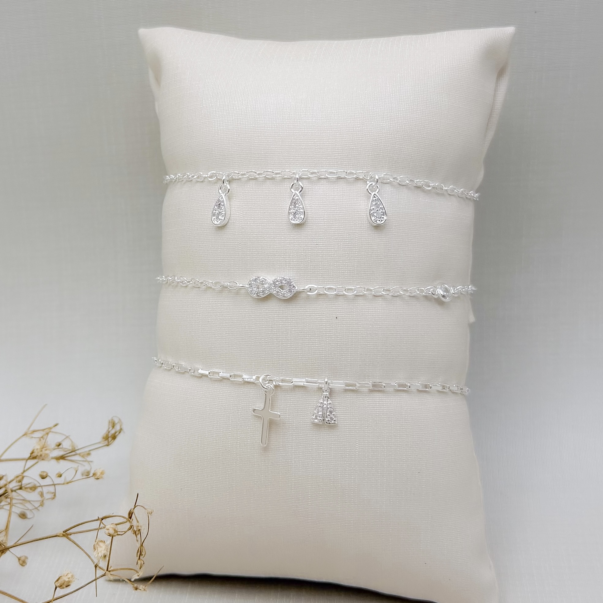 12.2369.1.S - Pulseira de elos tijolinhos com pingente cruz e Nossa Senhora cravejada