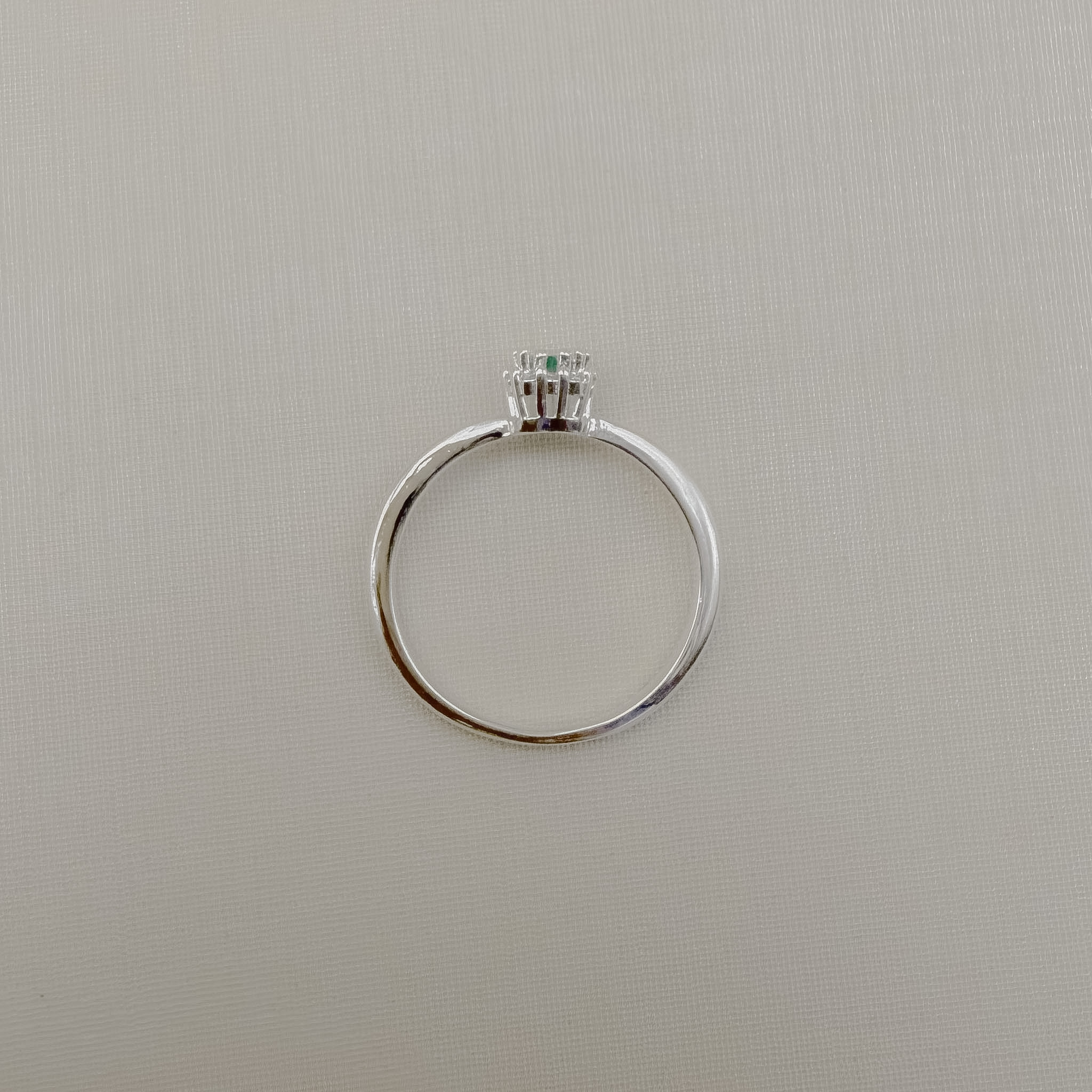 03.2618.9.S - (21) Anel solitario de mini coração com uma linha de aura em volta