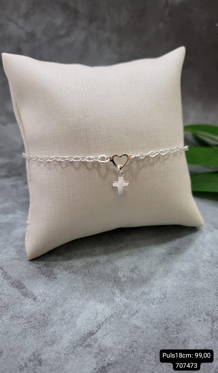 Pulseira com pingente coracao vazado e cruz lisa prata 925 TAM18CM