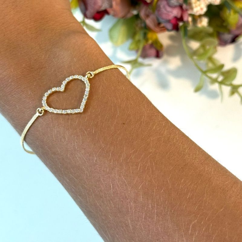 PULSEIRA FITA COM CORAÇÃO VAZADO CRAVEJADO EM VOLTA