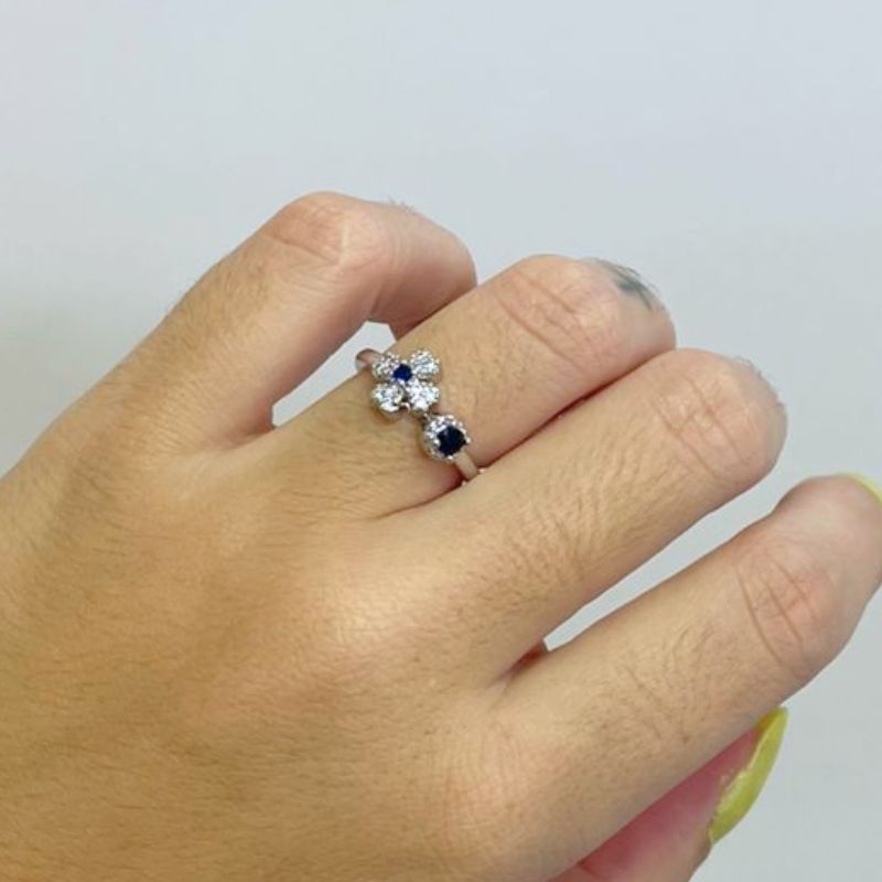 ANEL TREVO COM PEDRA SAFIRA
