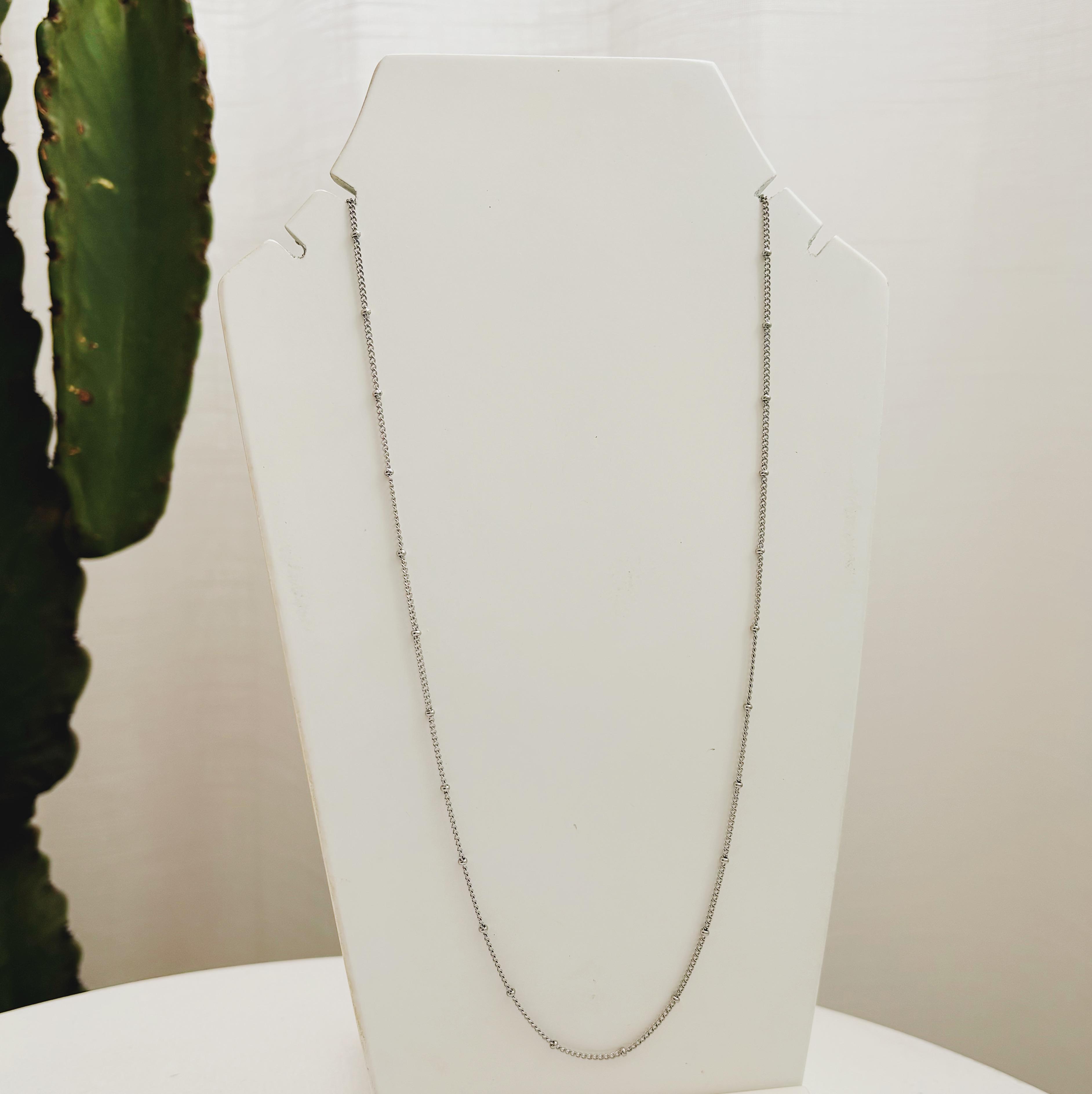 COLAR MINI ELOS COM BOLINHAS. 60CM  DE COMPRIMENTO. EM AÇO INOX.