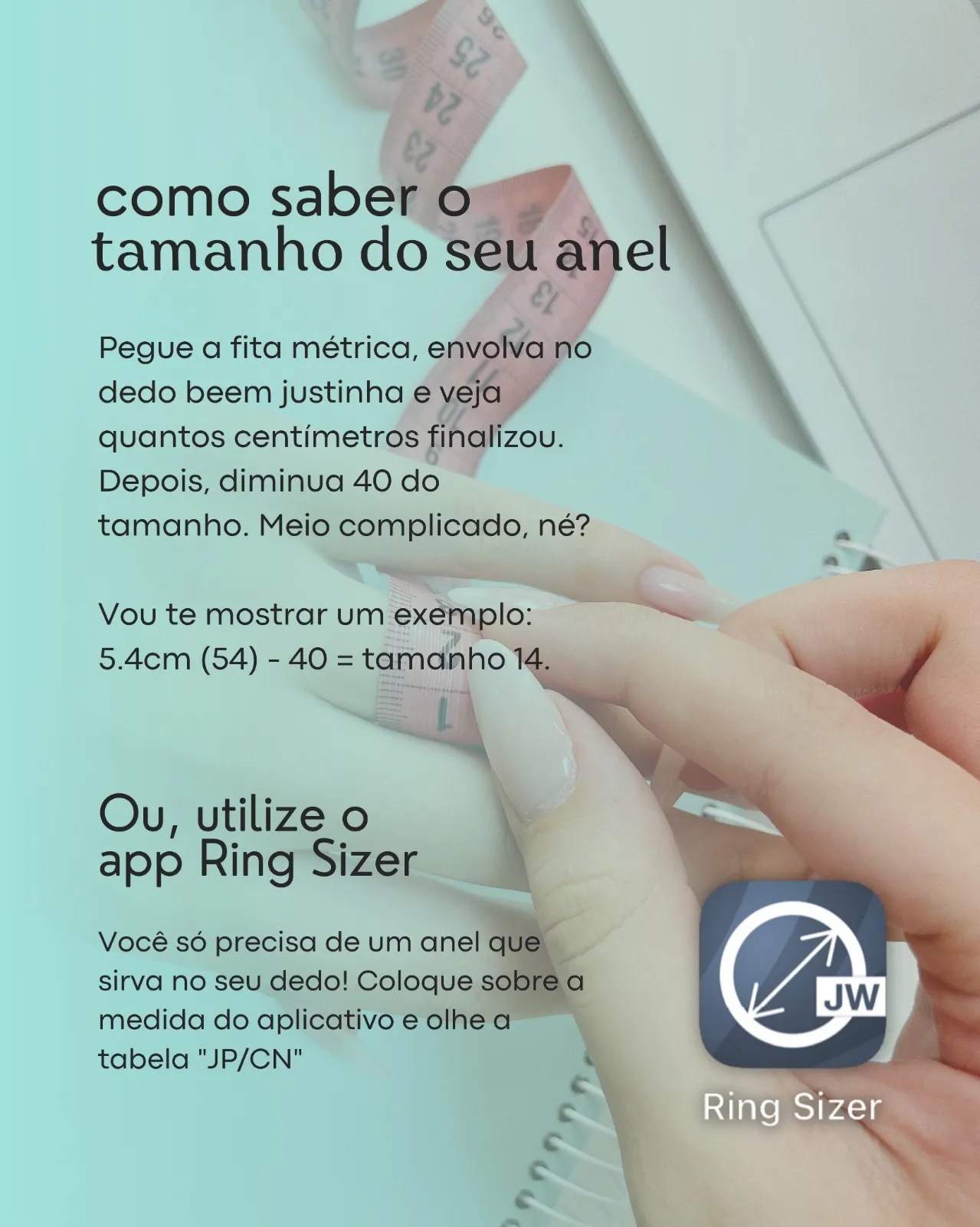 ANEL SOLITÁRIO ALTO. ZIRCÔNIA 6MM COM CRAVEJADO LATERAL. BANHADO A OURO 18K.