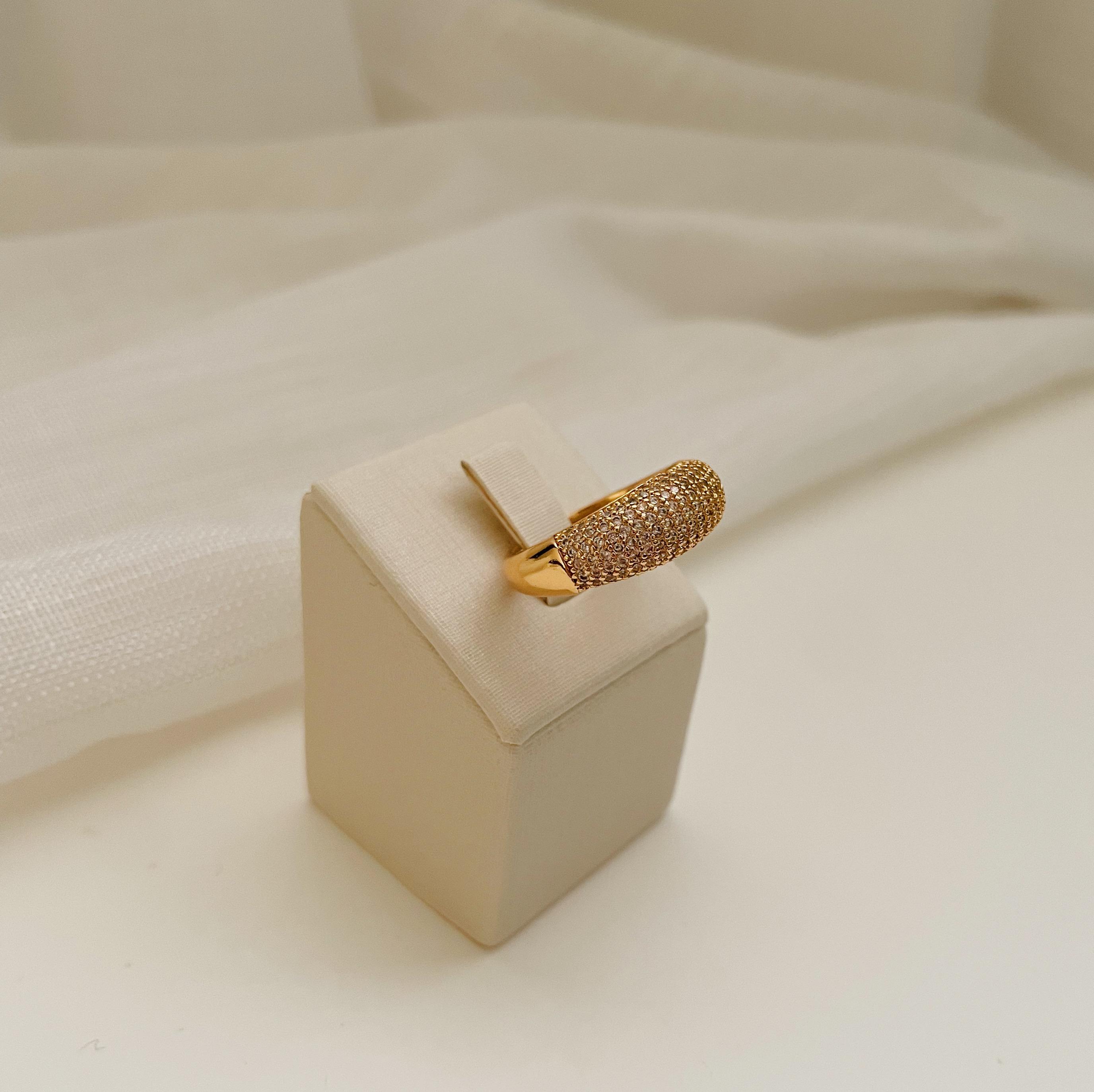 ANEL MEIA ALIANÇA GROSSA 7 FILEIRAS CRAVEJADAS. TAMANHO 15. BANHADO A OURO 18K.
