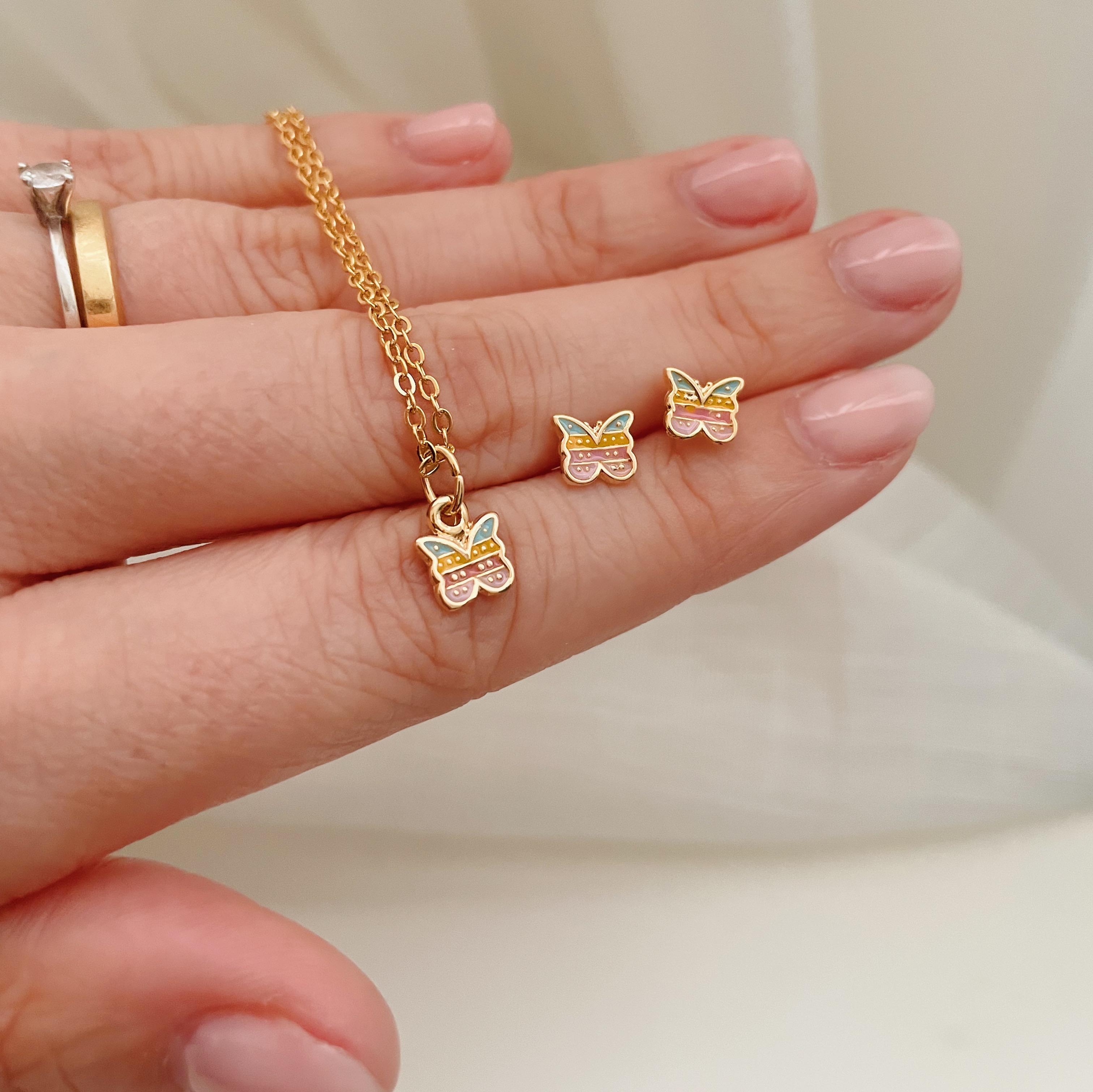 CONJUNTO INFANTIL BORBOLETA. 35CM DE COMPRIMENTO E 5CM DE REGULAGEM. BANHADO A OURO 18K.