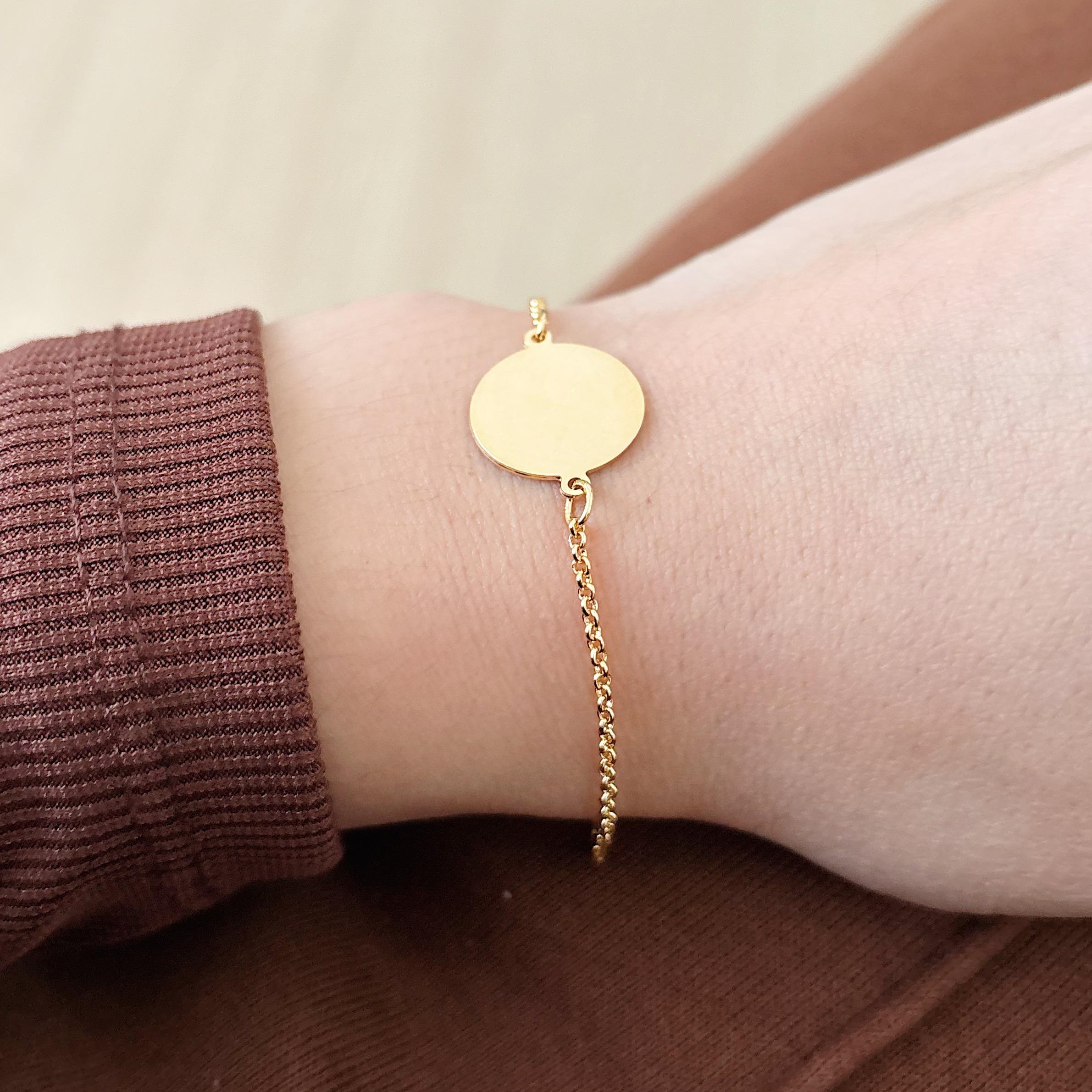 PULSEIRA PERSONALIZADA MEDALHA 15MM COM MINI ELO PORTUGUÊS DOURADA. 18CM DE COMPRIMENTO. BANHADA A OURO 18K.