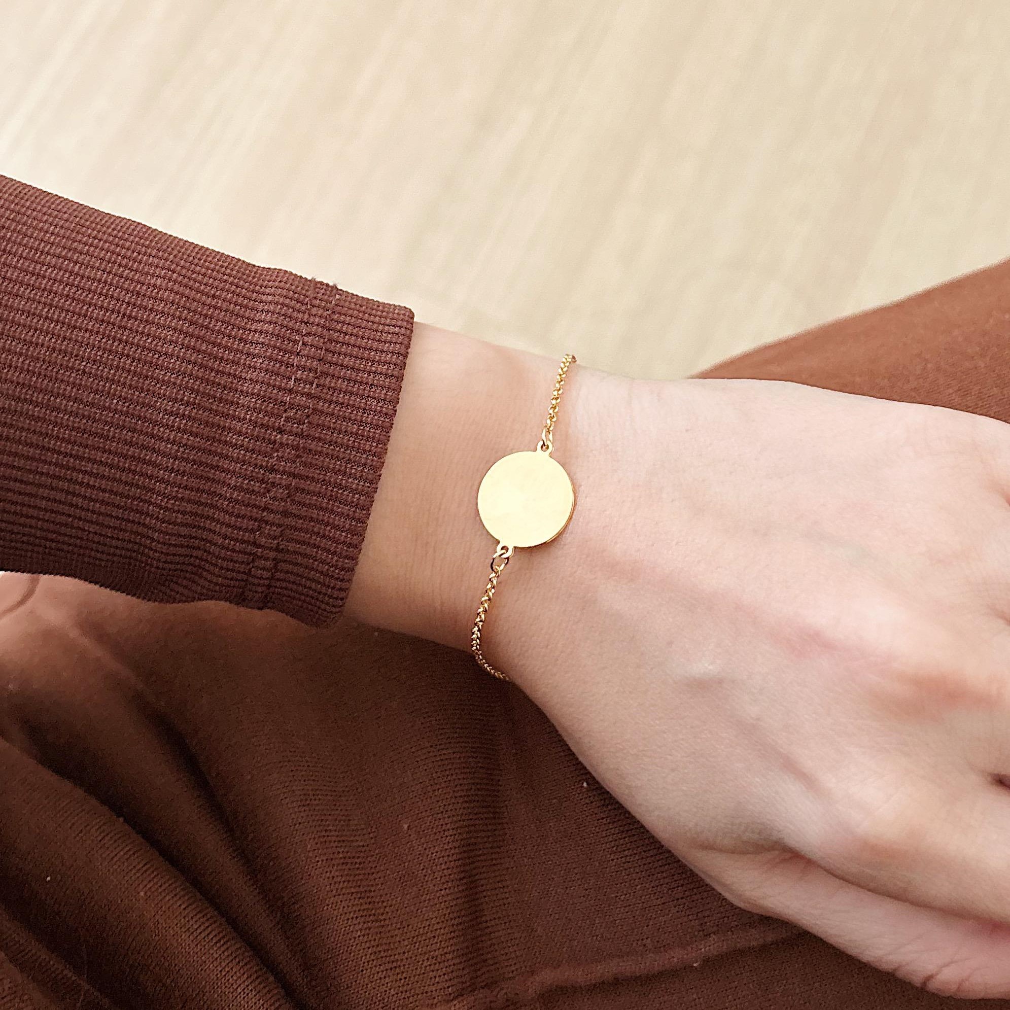 PULSEIRA PERSONALIZADA MEDALHA 15MM COM MINI ELO PORTUGUÊS DOURADA. 18CM DE COMPRIMENTO. BANHADA A OURO 18K.