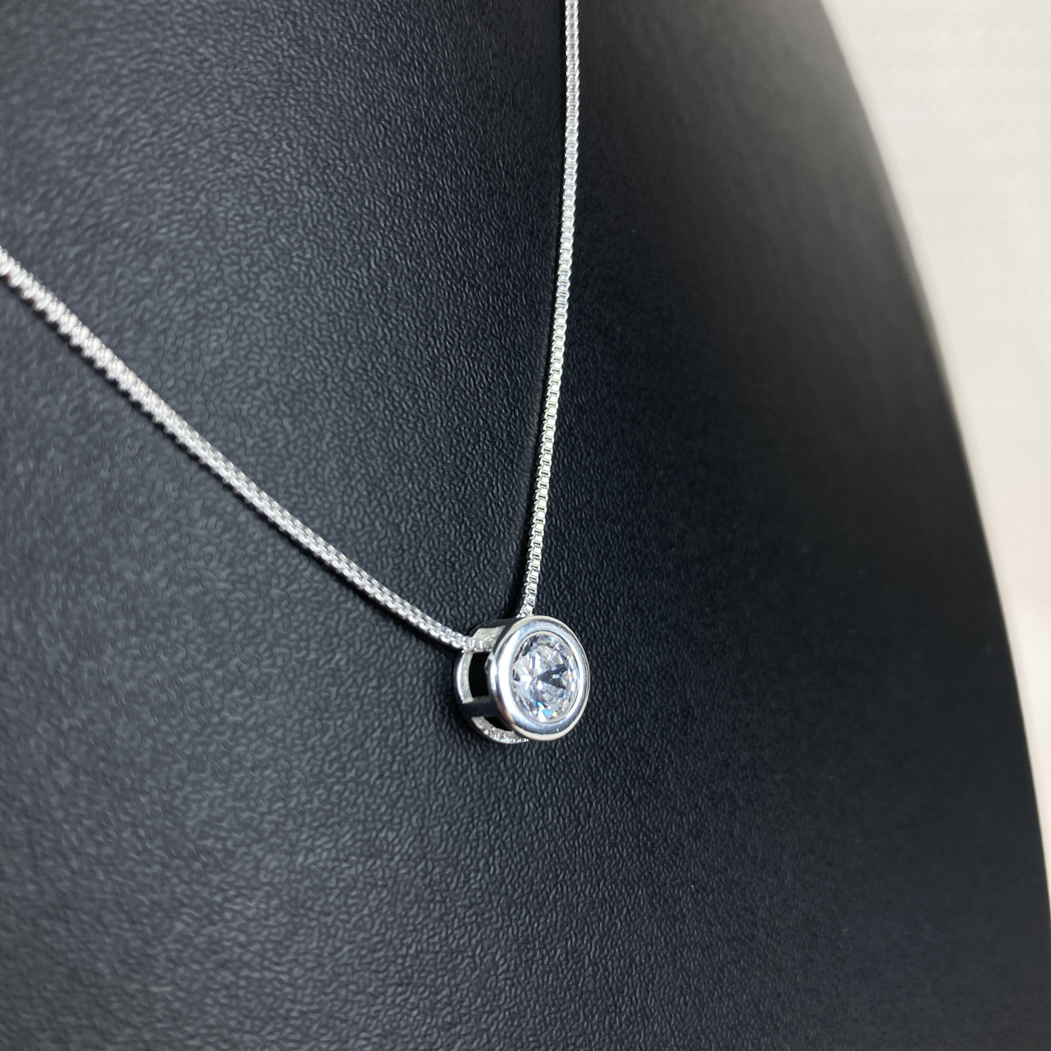 Colar em Prata 925 com Ponto de Luz