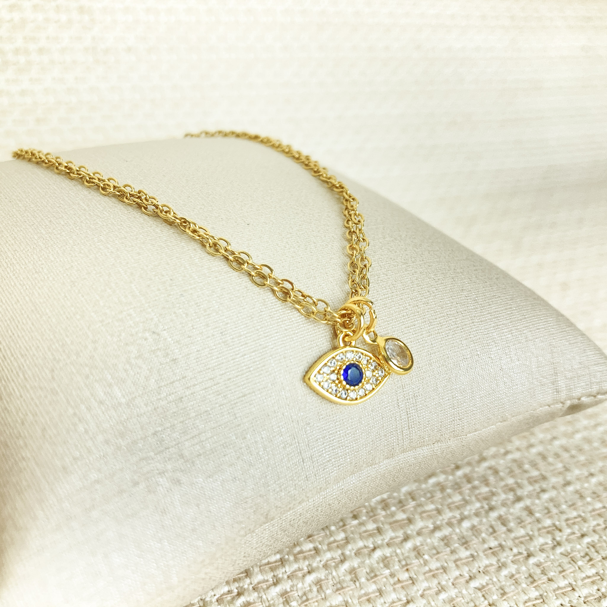 Pulseira Dupla com Pingente Olho Grego Cravedo de Microzircônias e Ponto de Luz Folheada a Ouro 18k