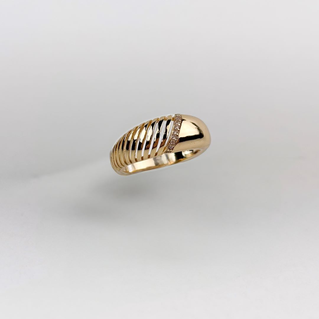 Anel Onda de Ouro Cravejado em Zircônias Folheado a Ouro 18k