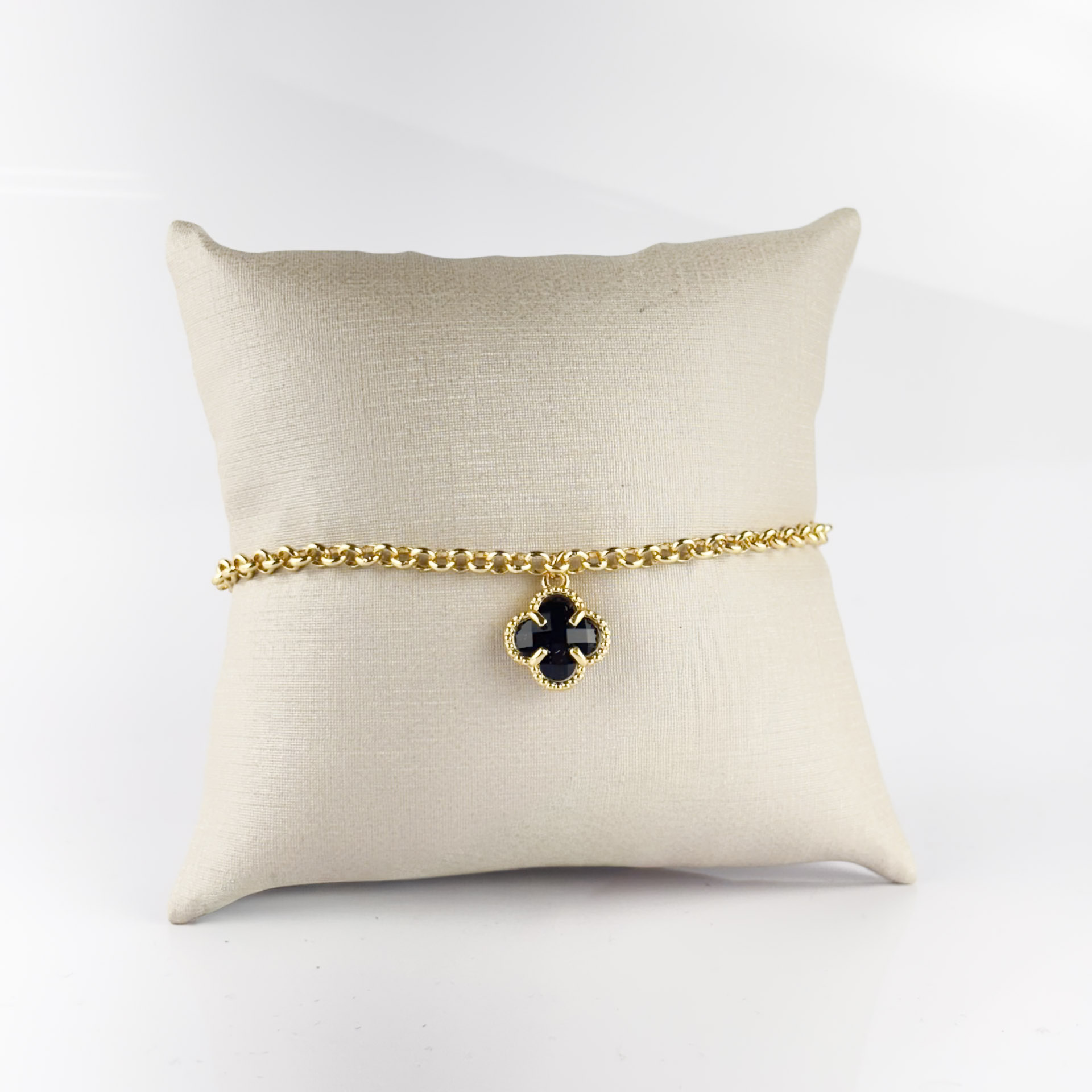 Pulseira Inspiração Van Cleef Trevo Preto Folheada a Ouro 18K