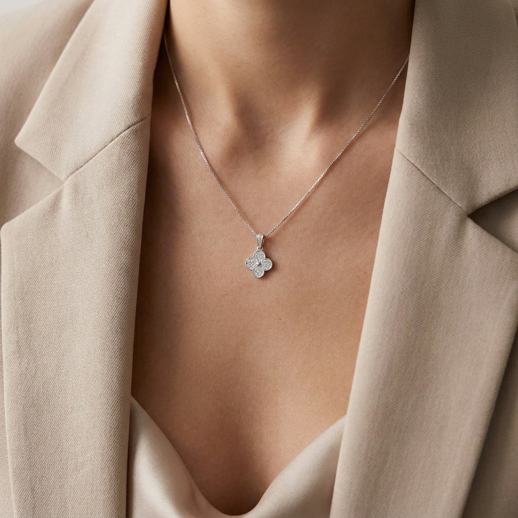 Colar Veneziana com Pingente Van Cleef em Zircônia Folheado a Prata