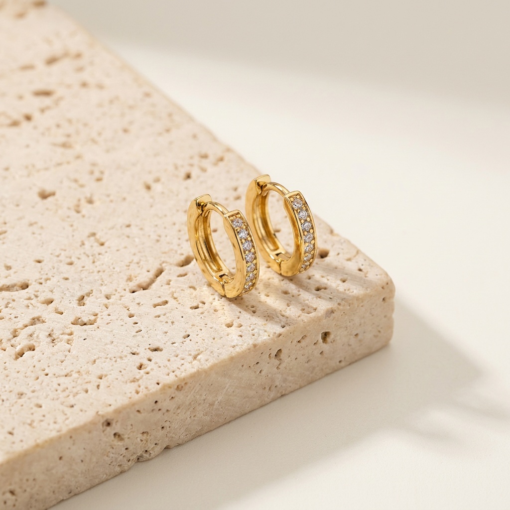 Brinco de Argolinha Cravejadas em Microzircônias Folhado a Ouro 18k
