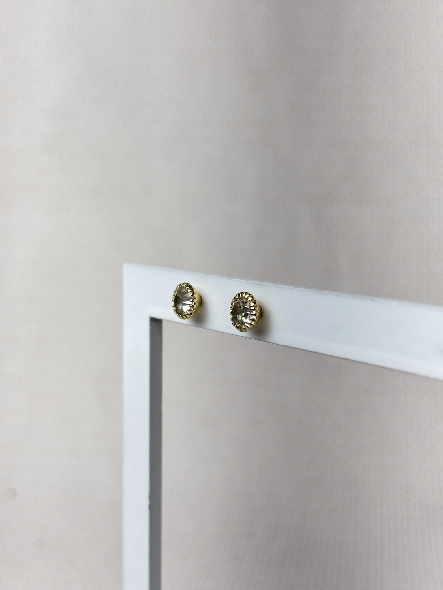 Brinco Ponto de Luz Folheado a Ouro 18k