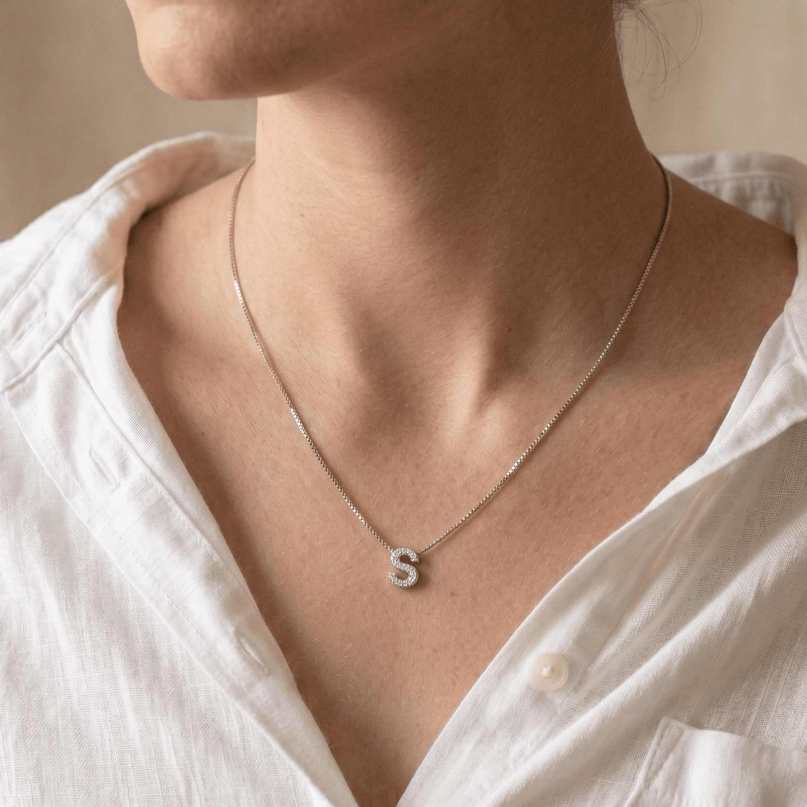 Colar Veneziana Com Pingente Letra S Cravejada em Microzircônias Folheado a Prata
