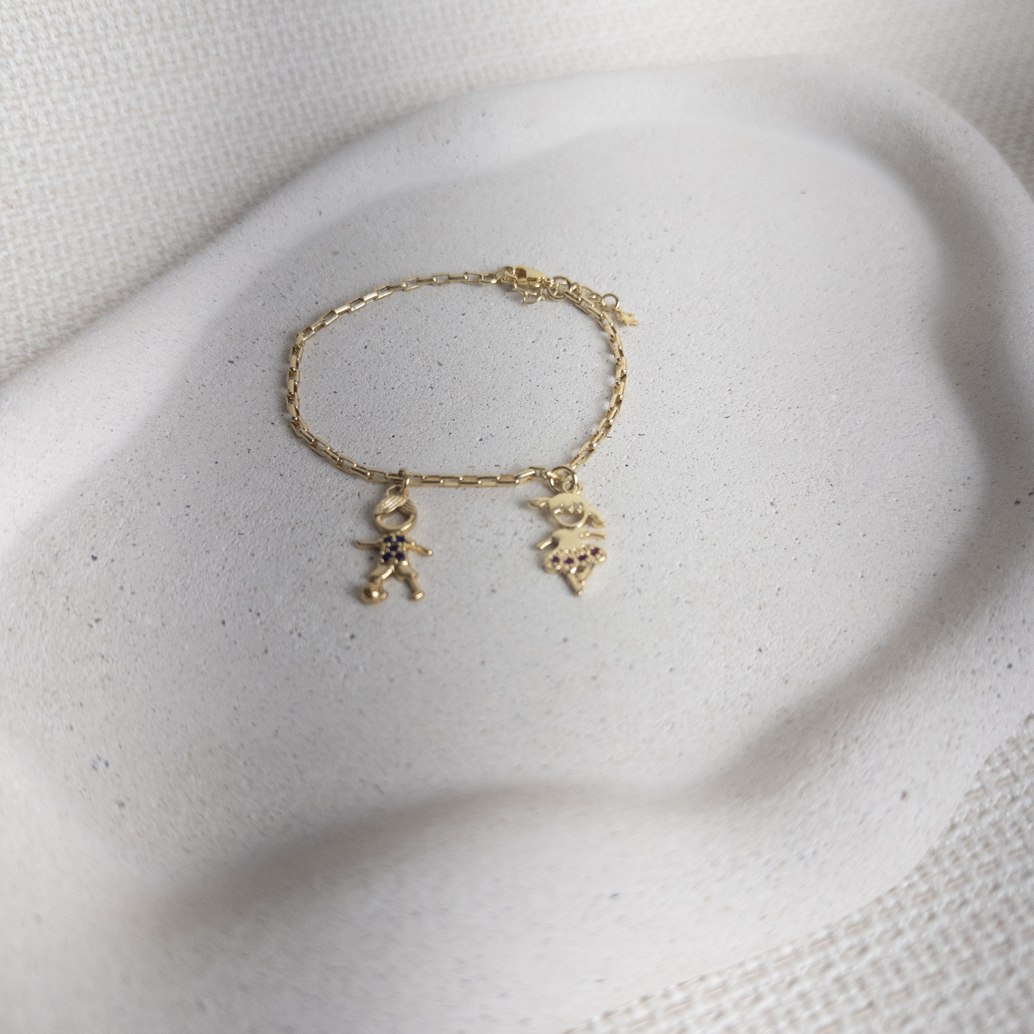 Pulseira Elo Cartier com Casal de Filhos Folheada a Ouro 18K