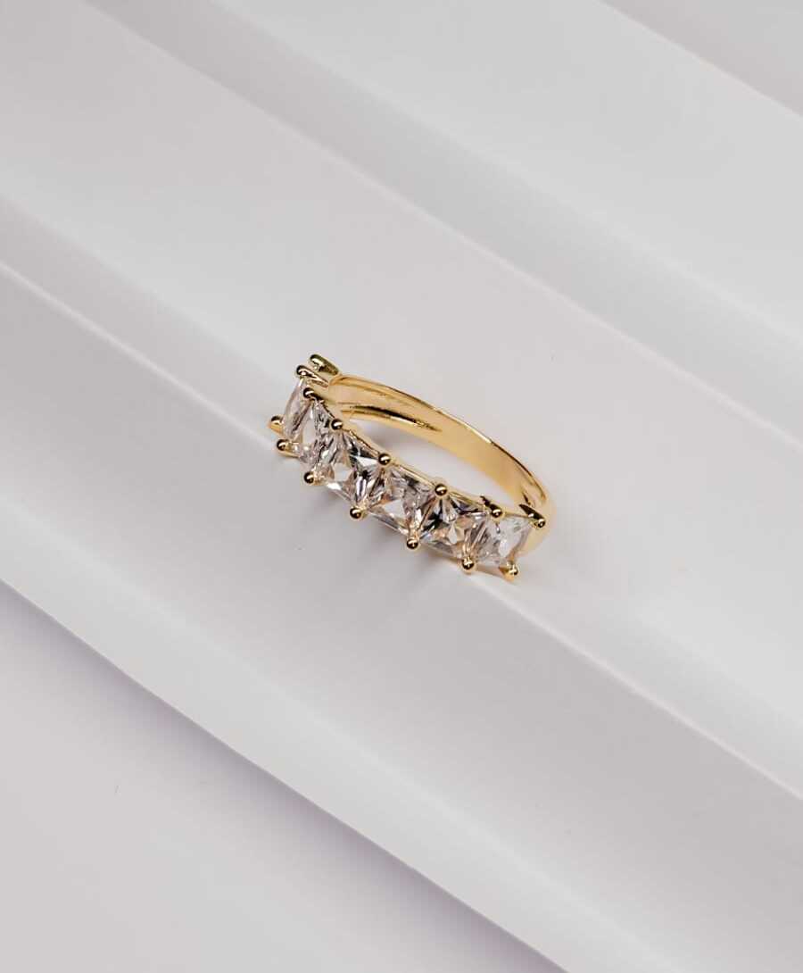 Anel com pedras de cristais quadrada banhado a ouro18k