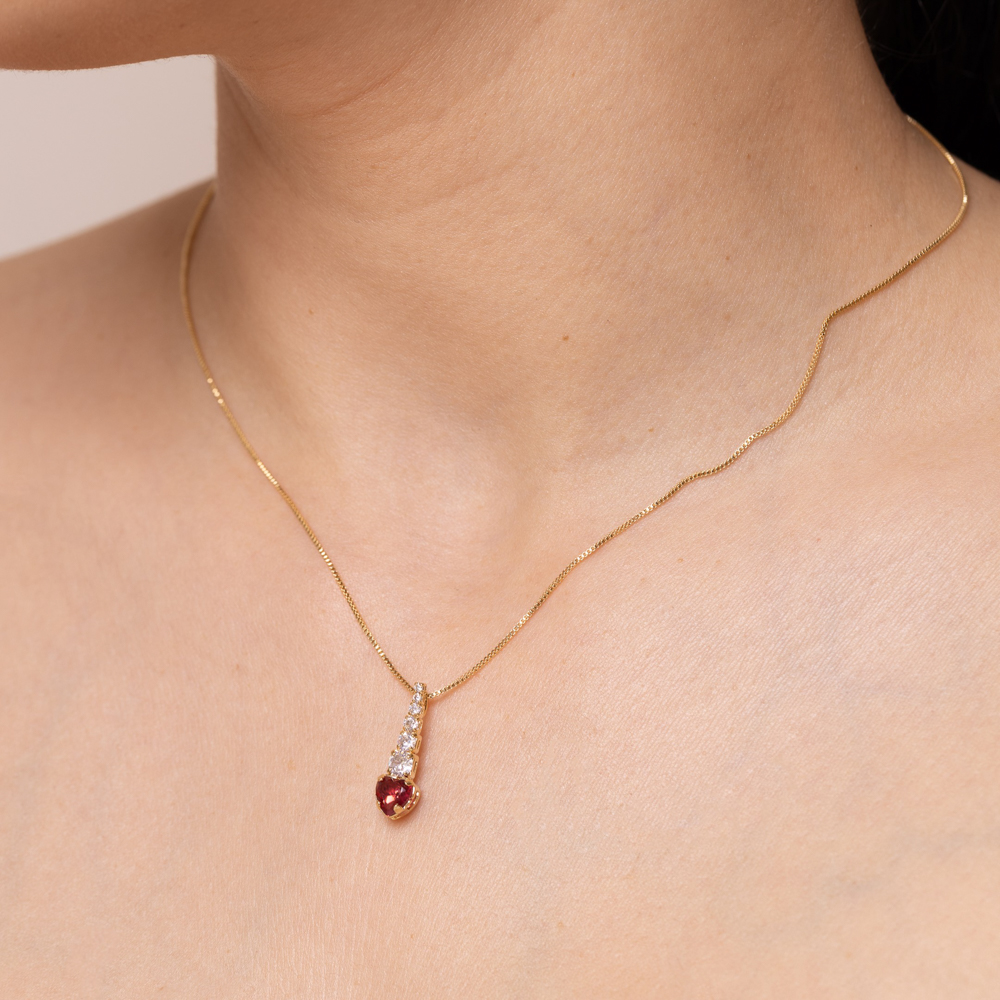 CONJUNTO CORAÇÃO PALITO COM ZIRCÔNIAS E PEDRA VERMELHO RUBI BANHO OURO 18K