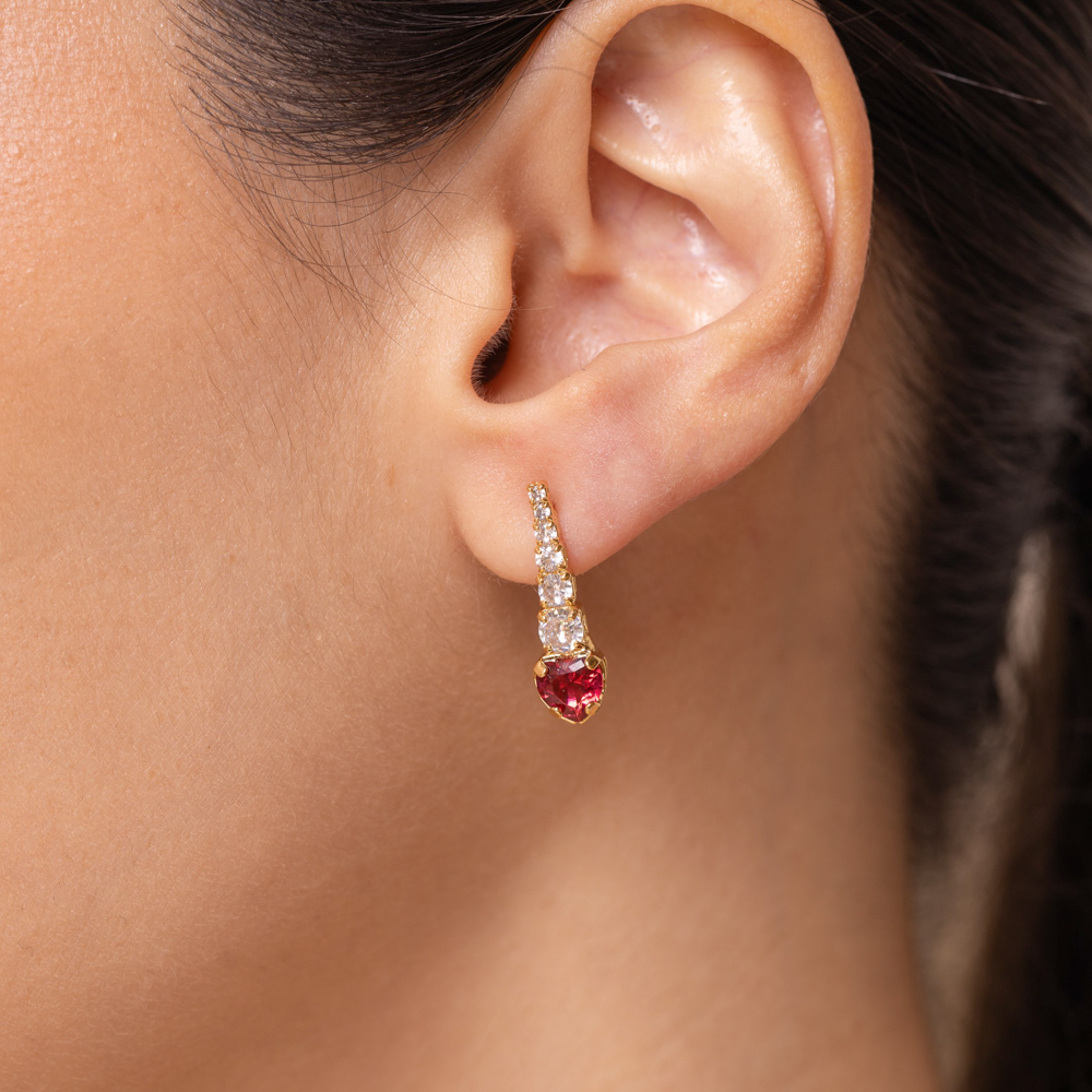 CONJUNTO CORAÇÃO PALITO COM ZIRCÔNIAS E PEDRA VERMELHO RUBI BANHO OURO 18K