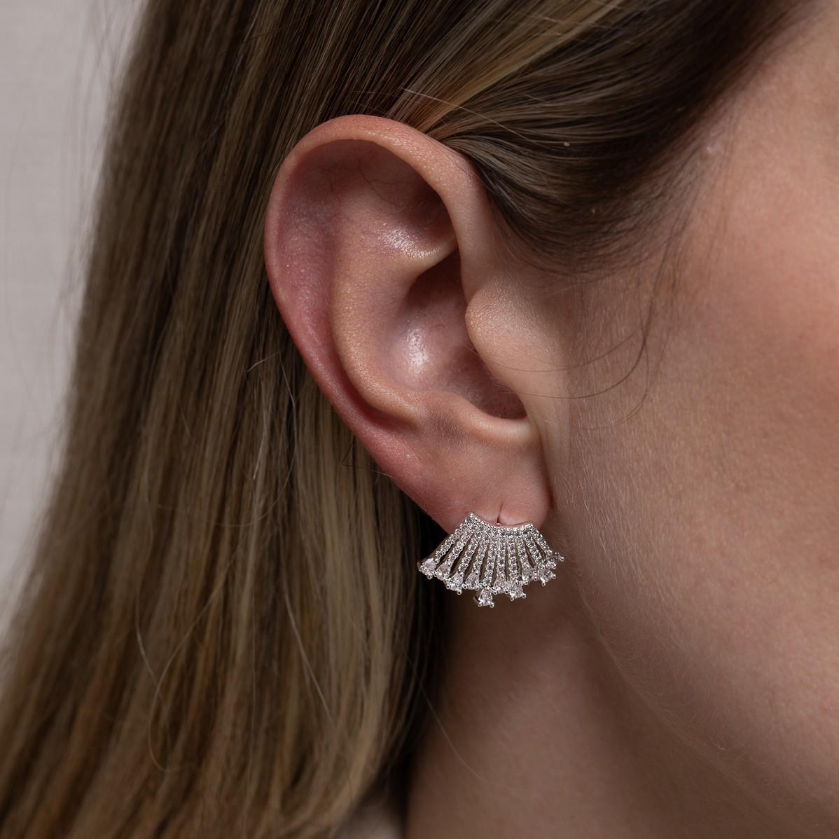 BRINCO EAR CUFF COM ZIRCÔNIAS CRISTAIS NAVETE BANHO PRATA