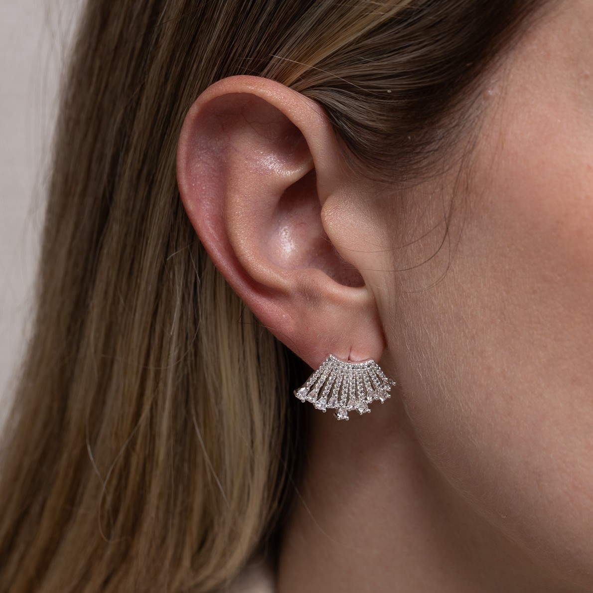 BRINCO EAR CUFF COM ZIRCÔNIAS CRISTAIS NAVETE BANHO PRATA