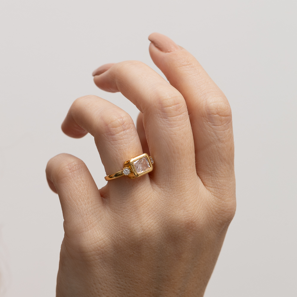 ANEL QUADRADO COM PEDRA CRISTAL BANHO OURO 18K