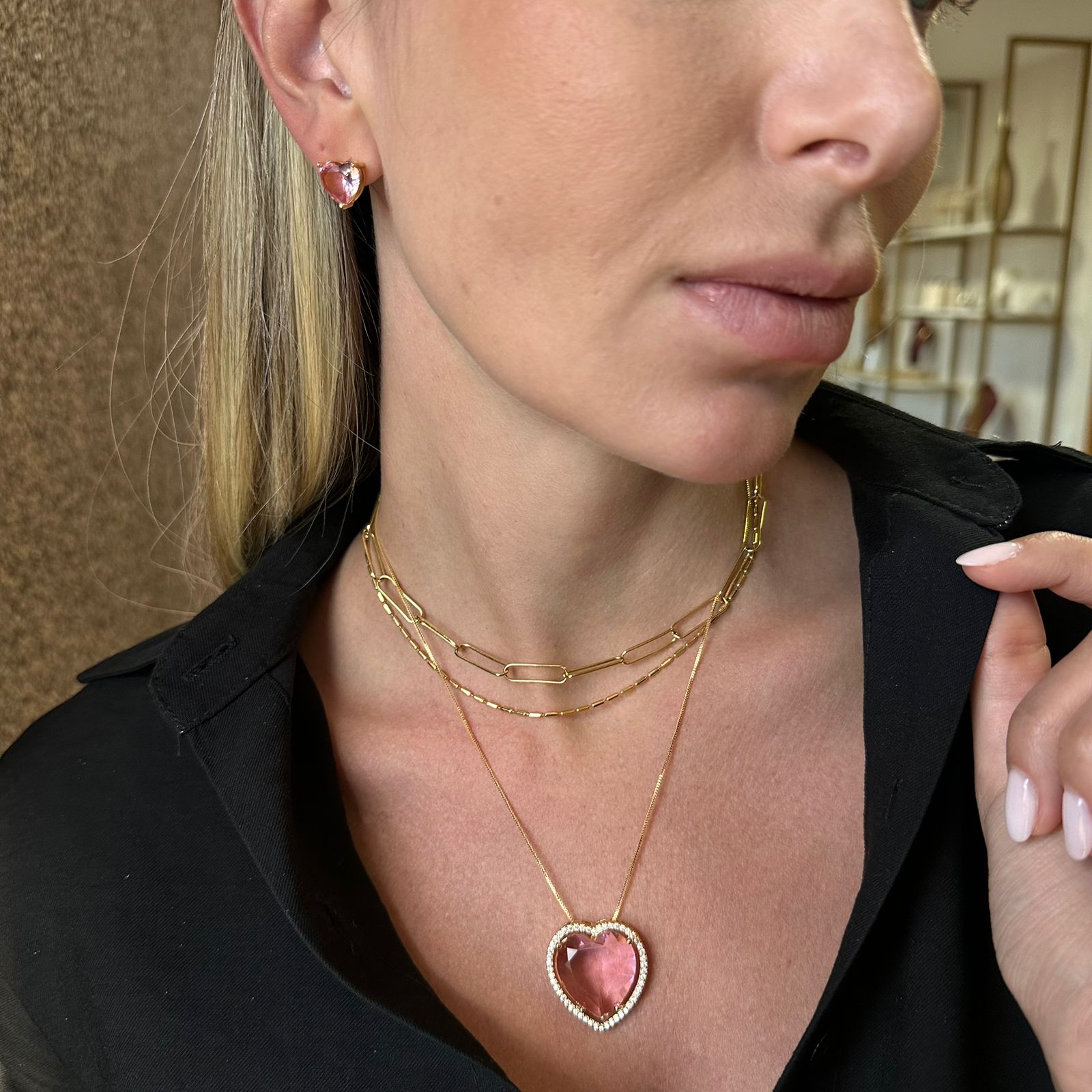 CONJUNTO CORAÇÃO COM PEDRA ROSA CLARO BANHO OURO 18K