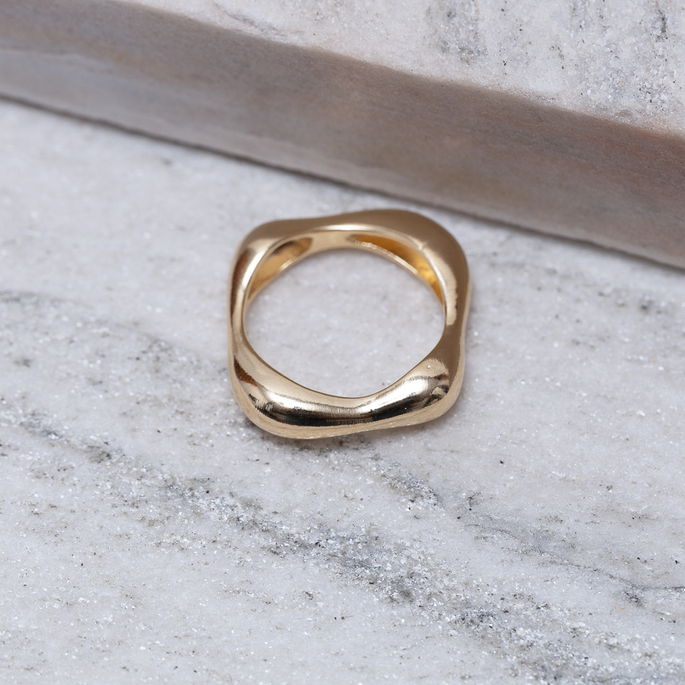 ANEL ORGÂNICO QUADRADO IRREGULAR BANHO OURO 18K