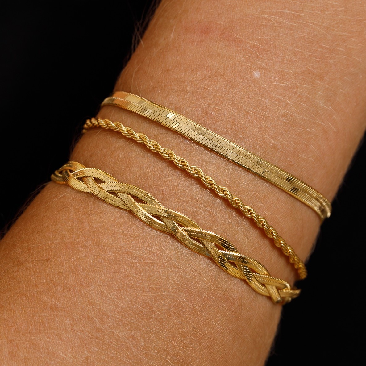 PULSEIRA CABO DE AÇO 4MM BANHO OURO 18K