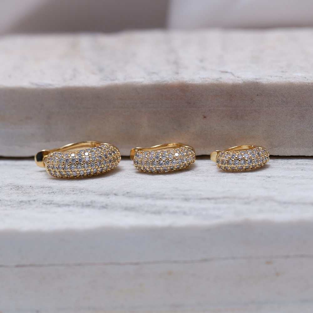 BRINCO ARGOLA SEMI HARPA M CRAVEJADA BANHO OURO 18K
