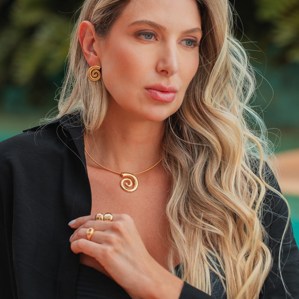 CONJUNTO COLAR MOLA COM PINGENTE CONCHA ESPIRAL BANHO OURO 18K
