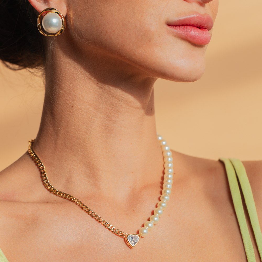 COLAR ELOS GRUMET E PÉROLAS COM CORAÇÃO CRISTAL BANHO OURO 18K