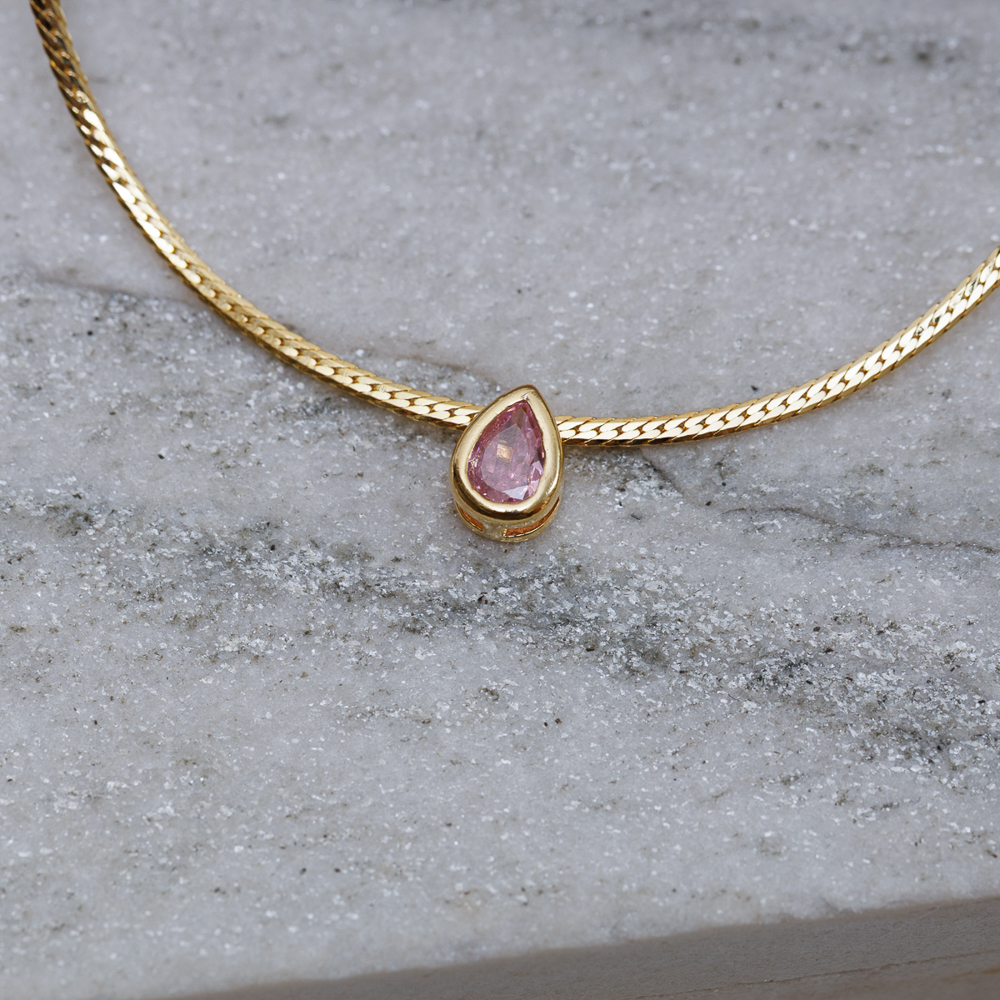 COLAR FITA COM GOTINHA ROSA CLARA BANHO OURO 18K