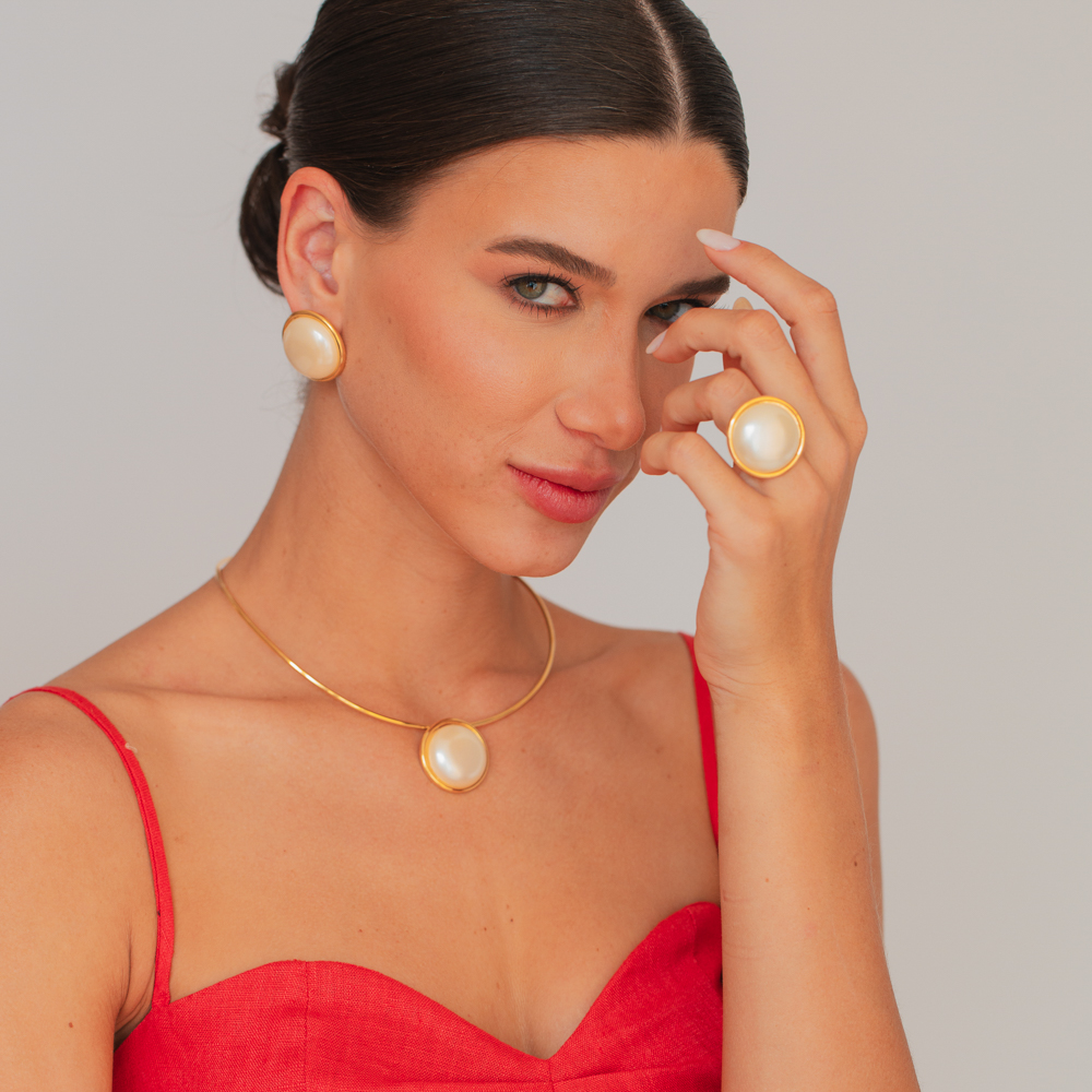 COLAR ARO FLOR DE CRAVINA BANHO OURO 18K