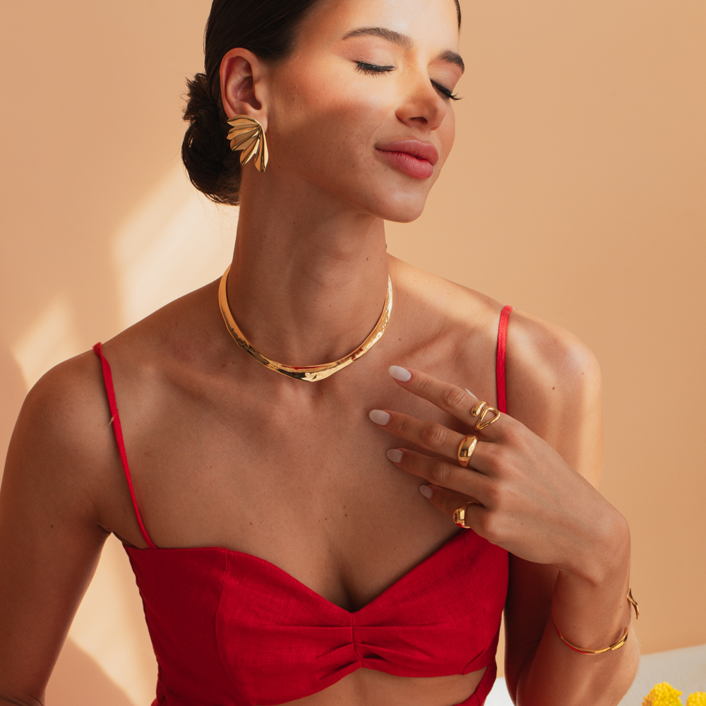 COLAR ARO FLOR DE DÁLIA BANHO OURO 18K
