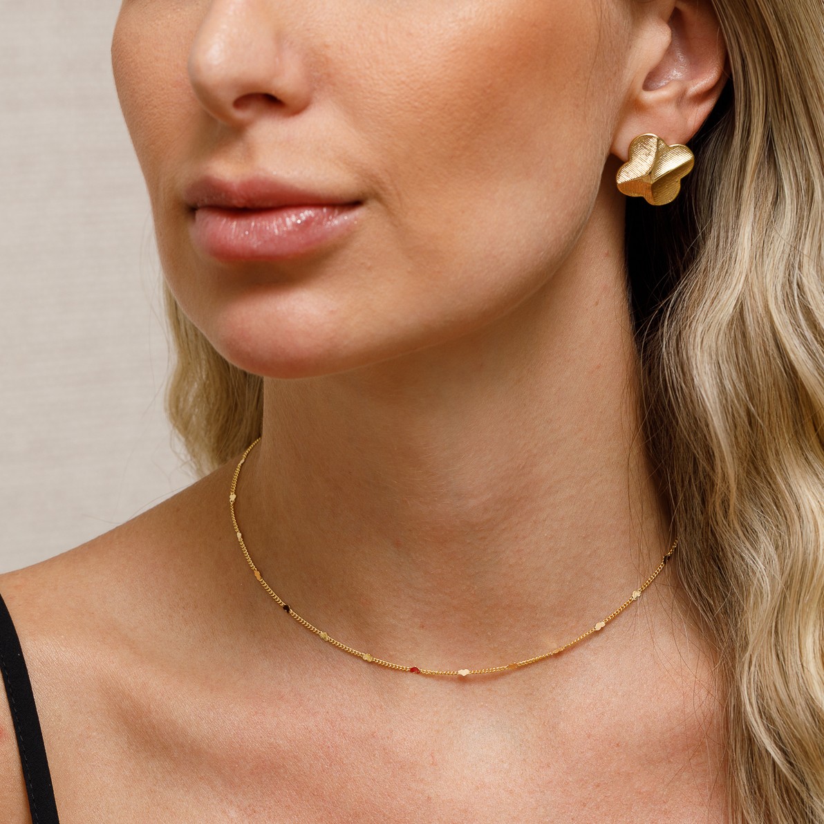 BRINCO FLOR DE CLÍVIA BANHO OURO 18K